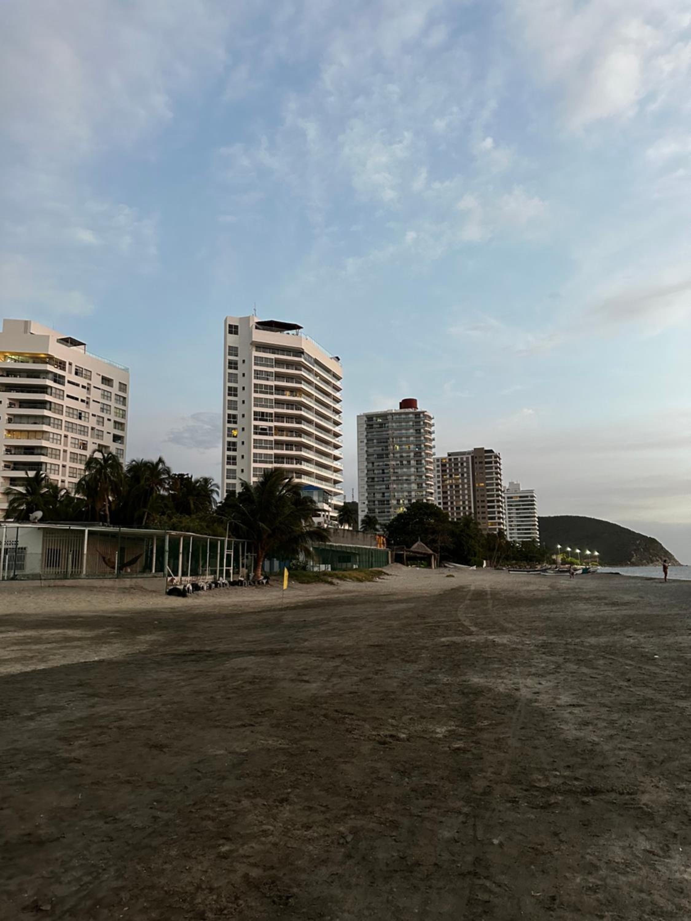Espectacular apto cerca a la playa