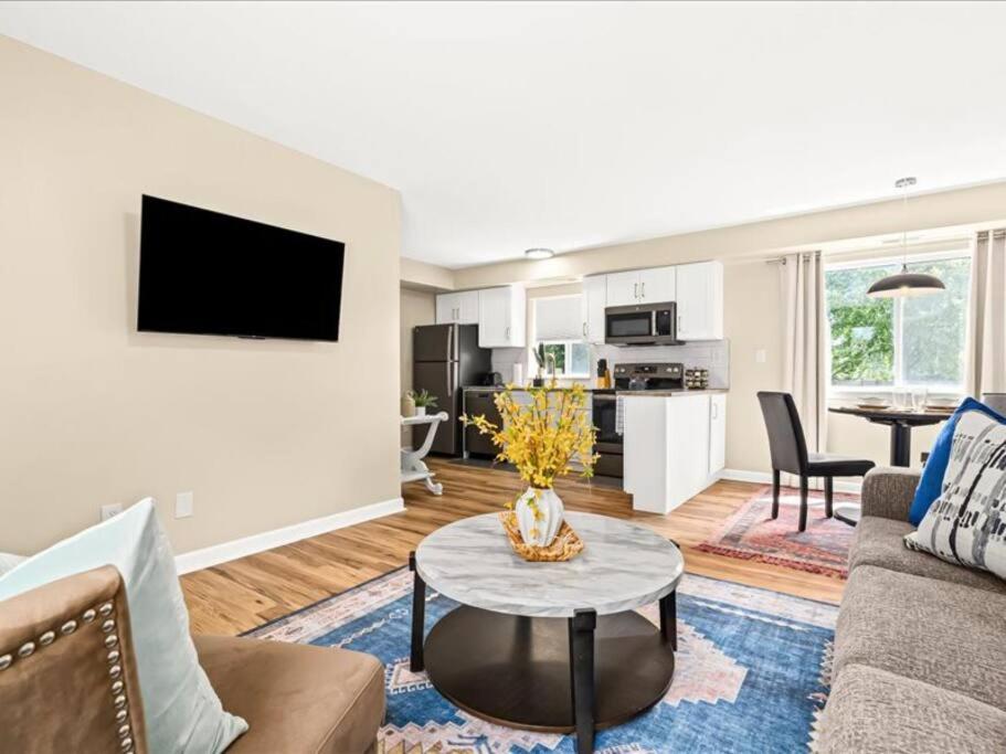 Spacious 1BR [End Unit] in the Heart of Roseville view 2