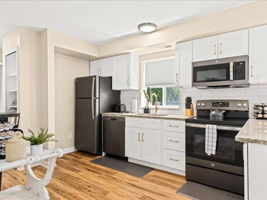 Spacious 1BR [End Unit] in the Heart of Roseville view 5