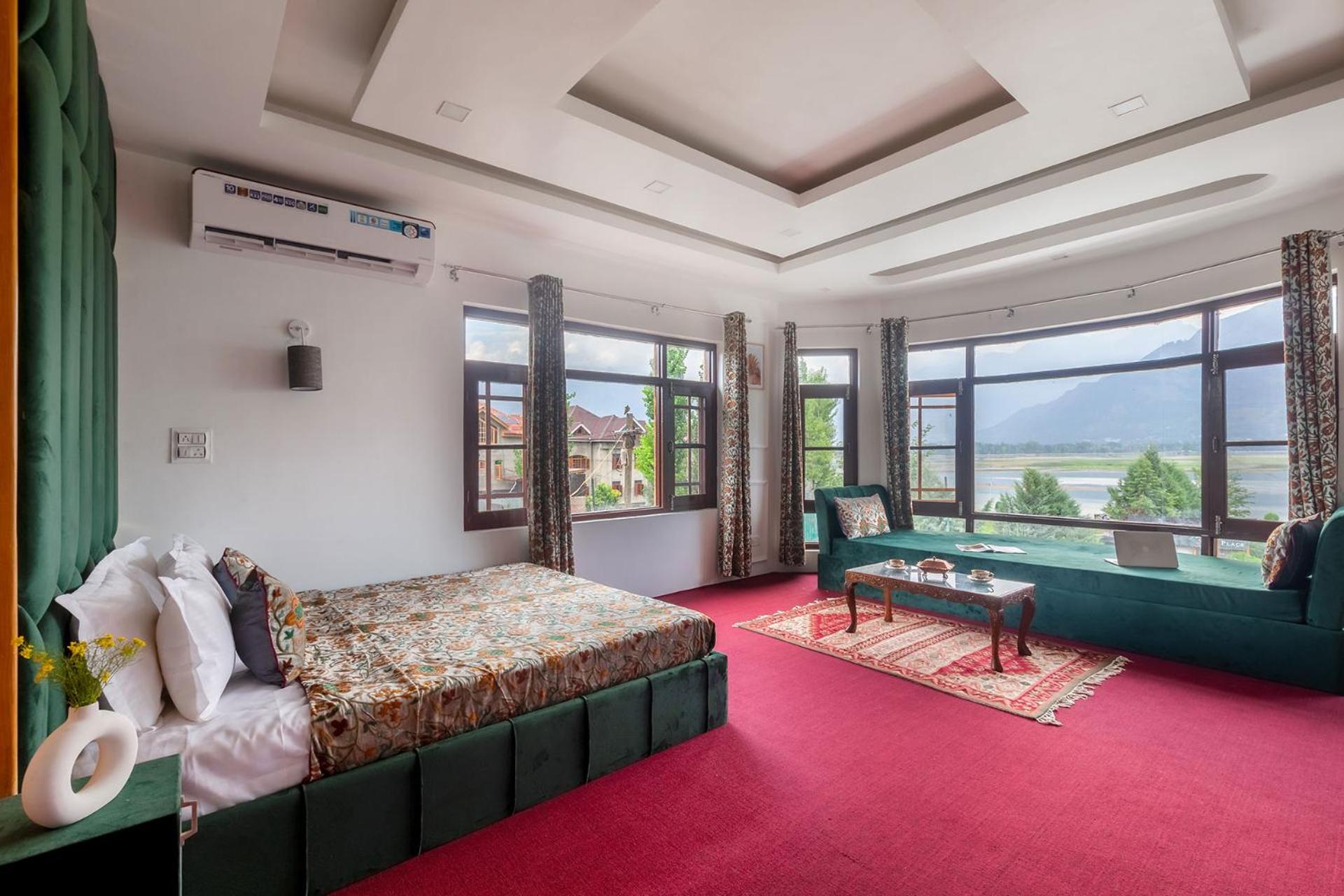 Buhayra Lakefront by VEO - Part of StayVista