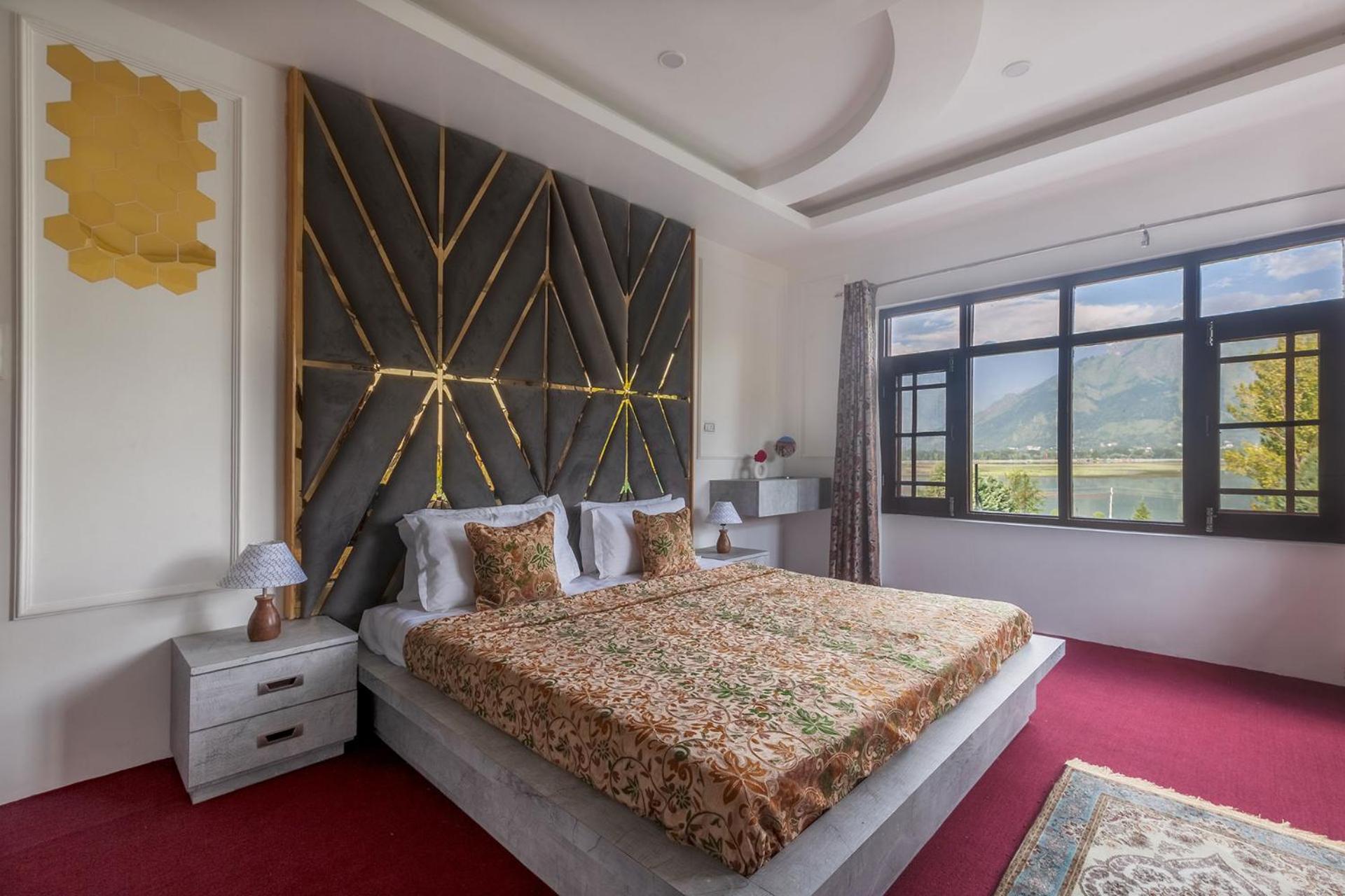 Buhayra Lakefront by VEO - Part of StayVista