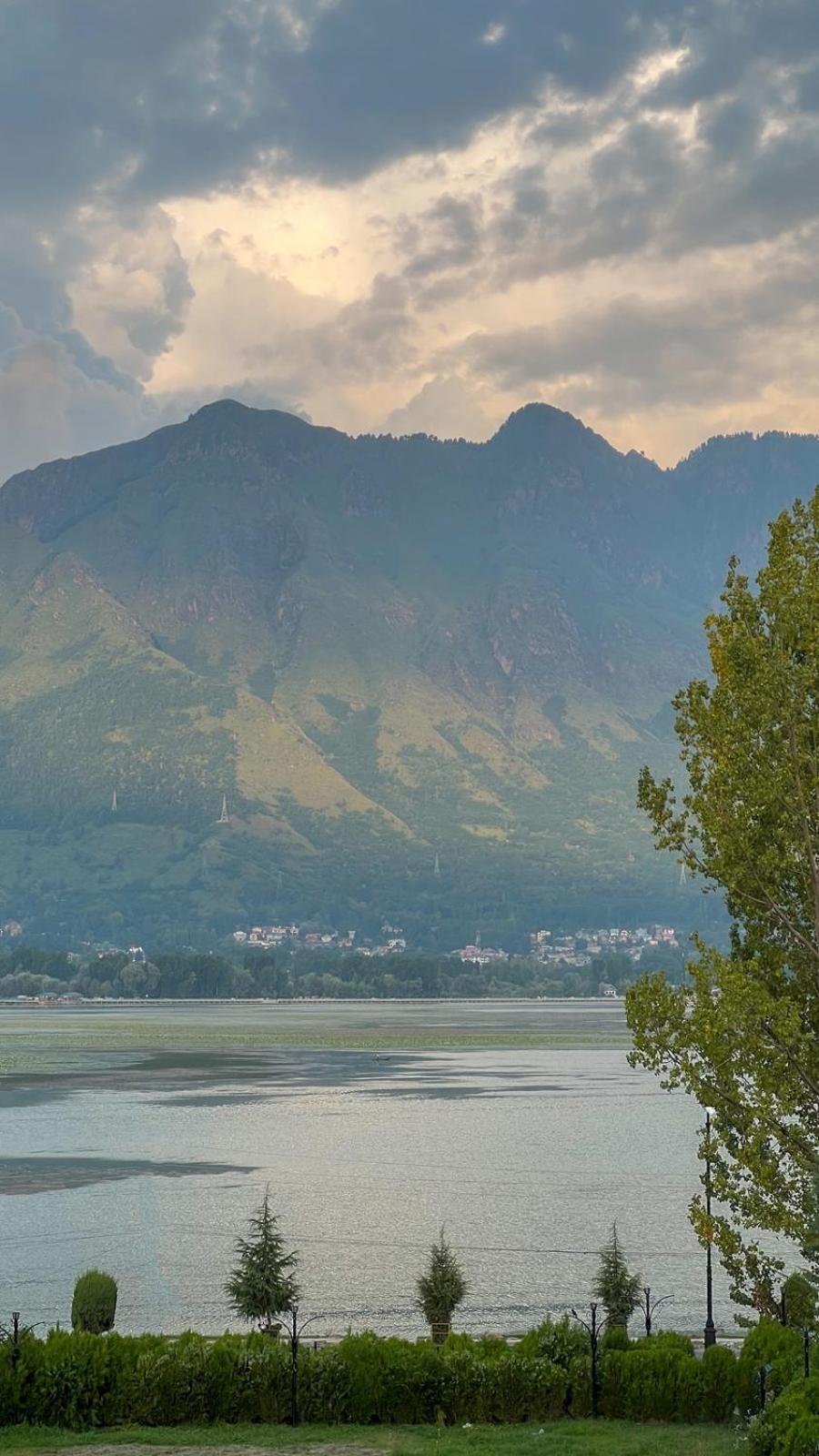 Buhayra Lakefront by VEO - Part of StayVista