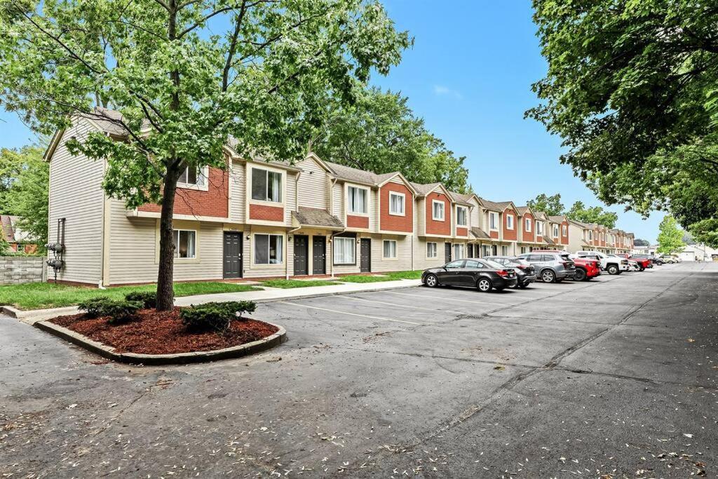 New! Comfy 1BR Upper Flat near Downtown Roseville