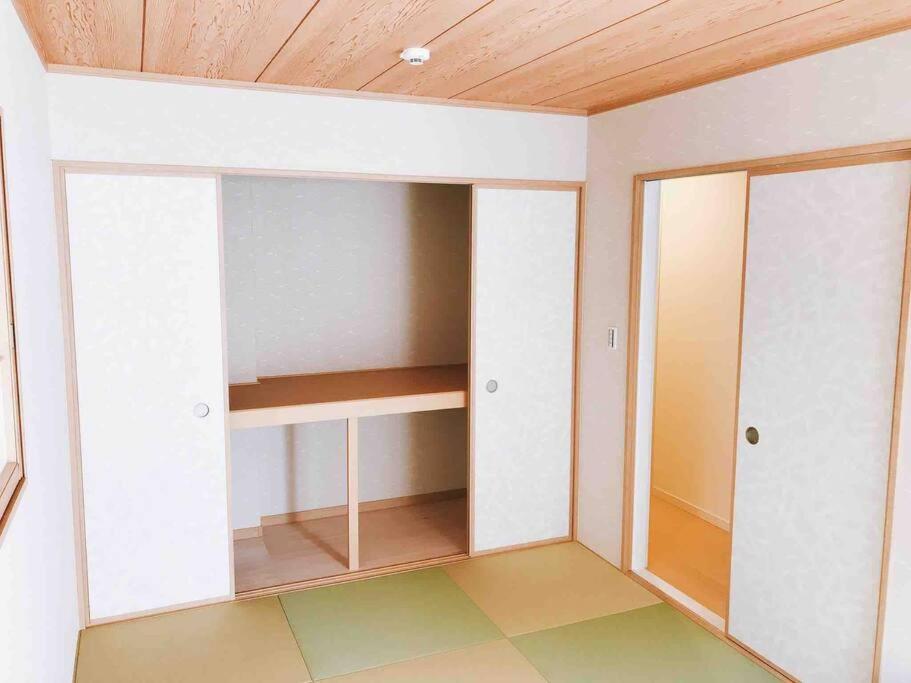 Spacious 120m2/4 Bedrooms/2 toilets/Free parking