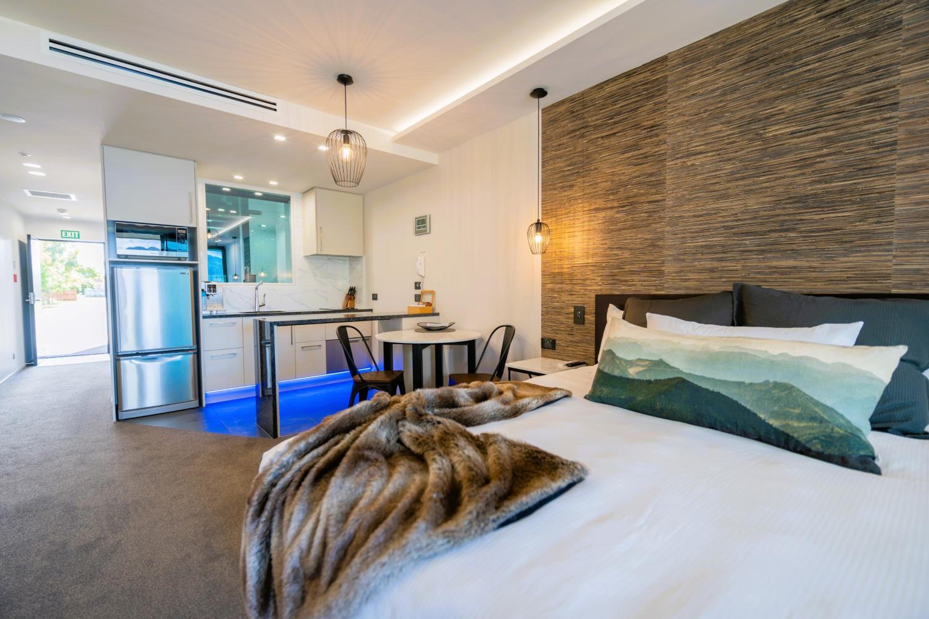 Fiordland Lakeview Motel and Apartments