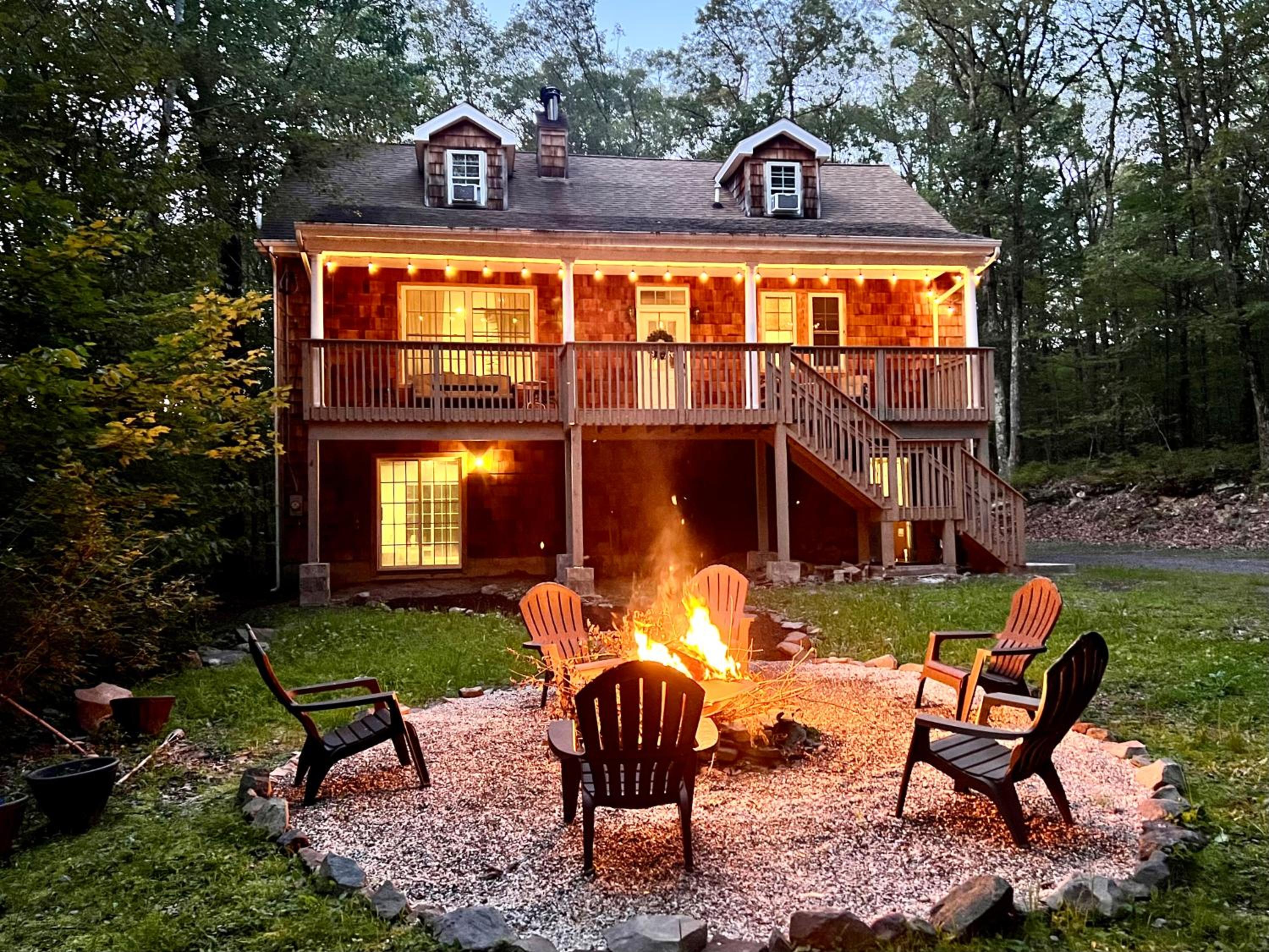 Catskill Cabin with Firepit & Indoor Jacuzzi Tub view 2