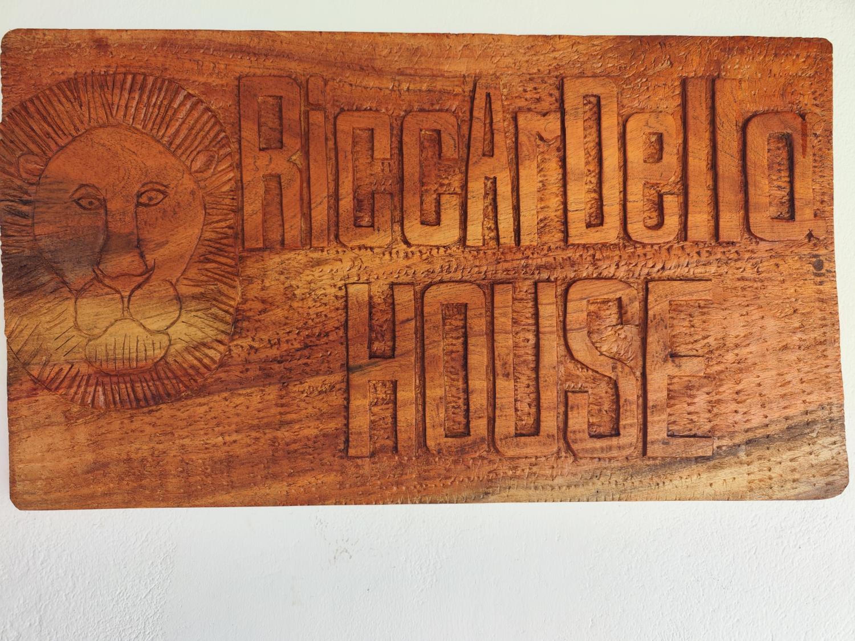 RiccArDella House Rafiki Tamu