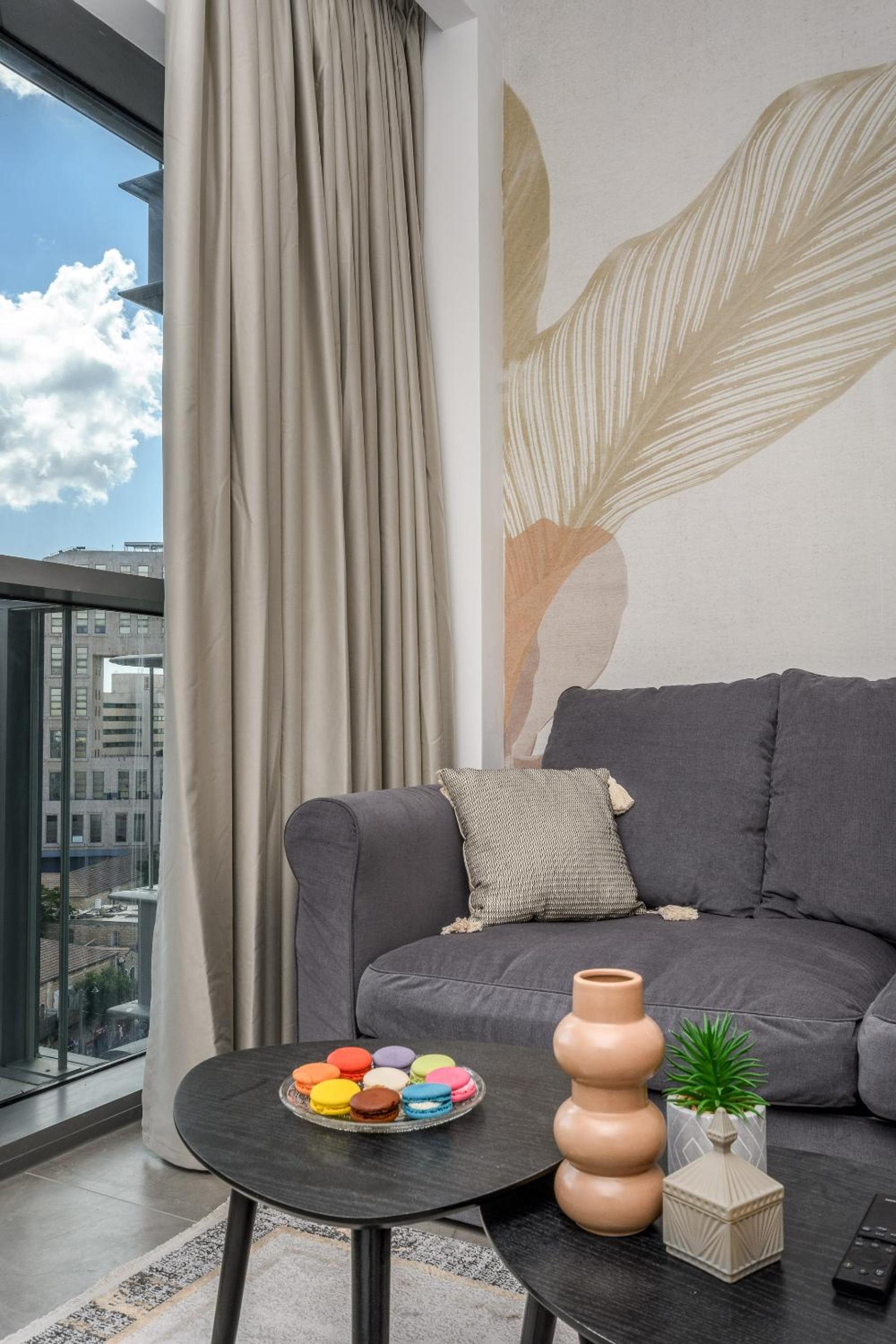 savyon View-Sunny 1BDR & balcony sea-u jerusalem view 4