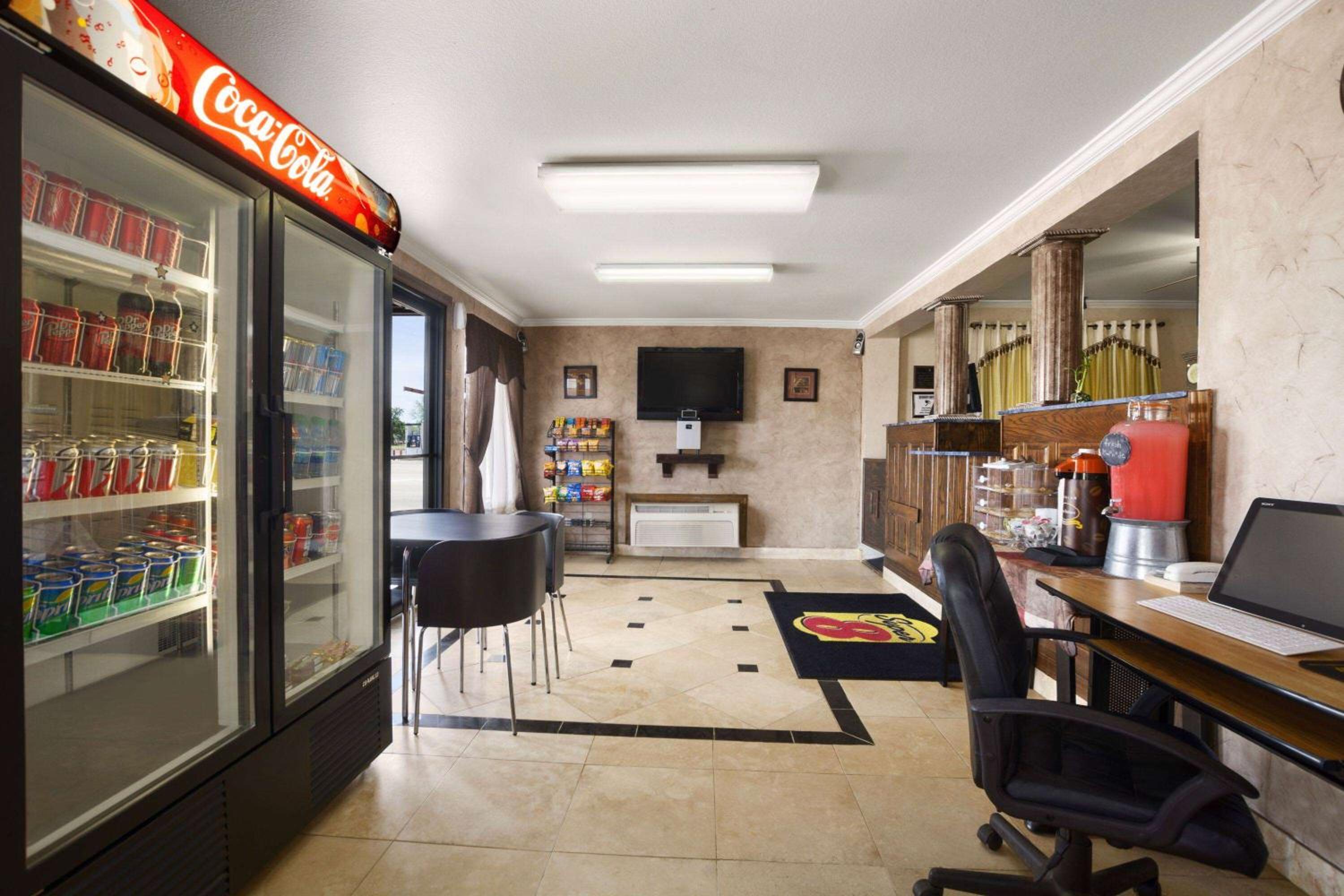 Childress Vacations - Super 8 by Wyndham Childress - Property Image 2