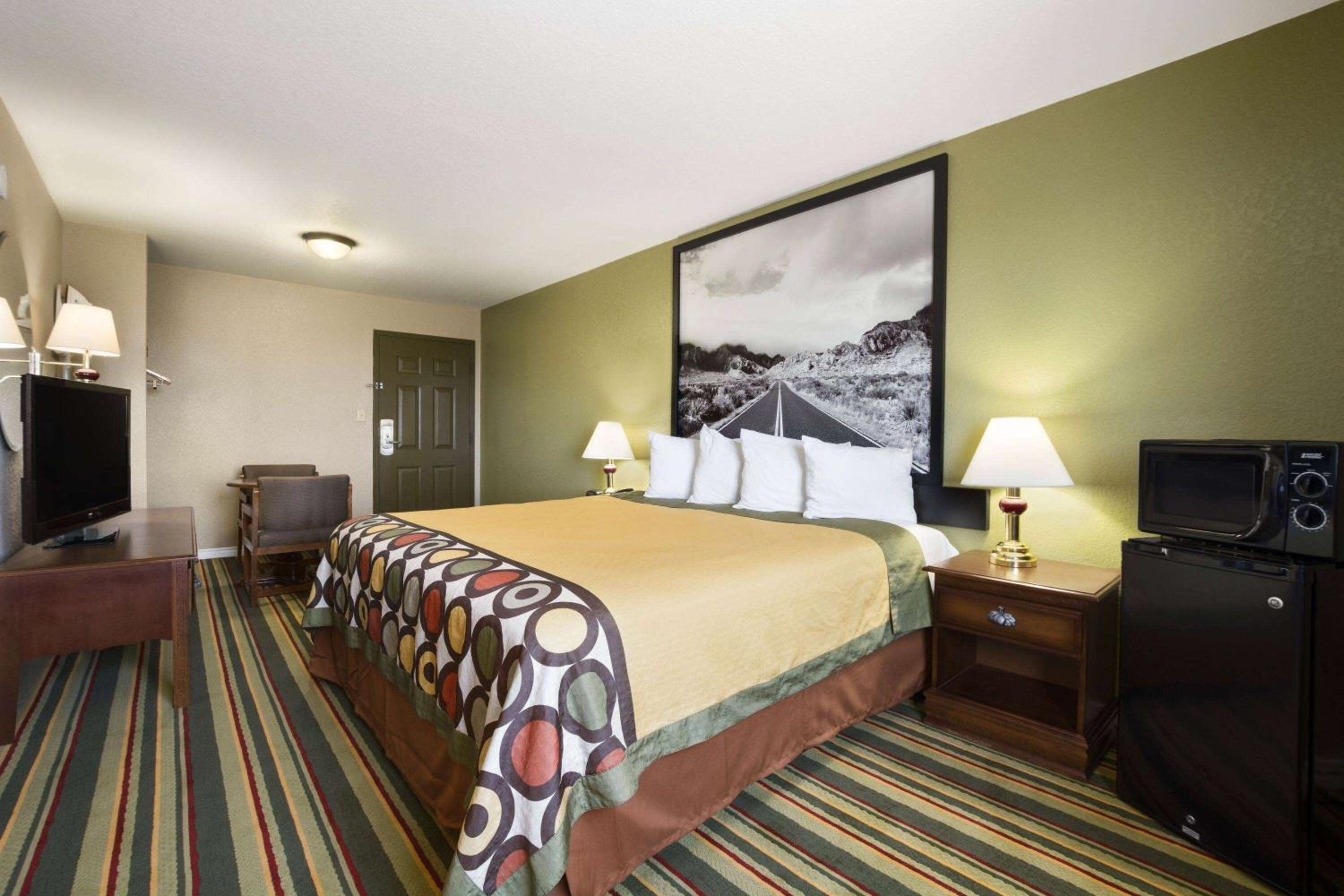 Childress Vacations - Super 8 by Wyndham Childress - Property Image 22