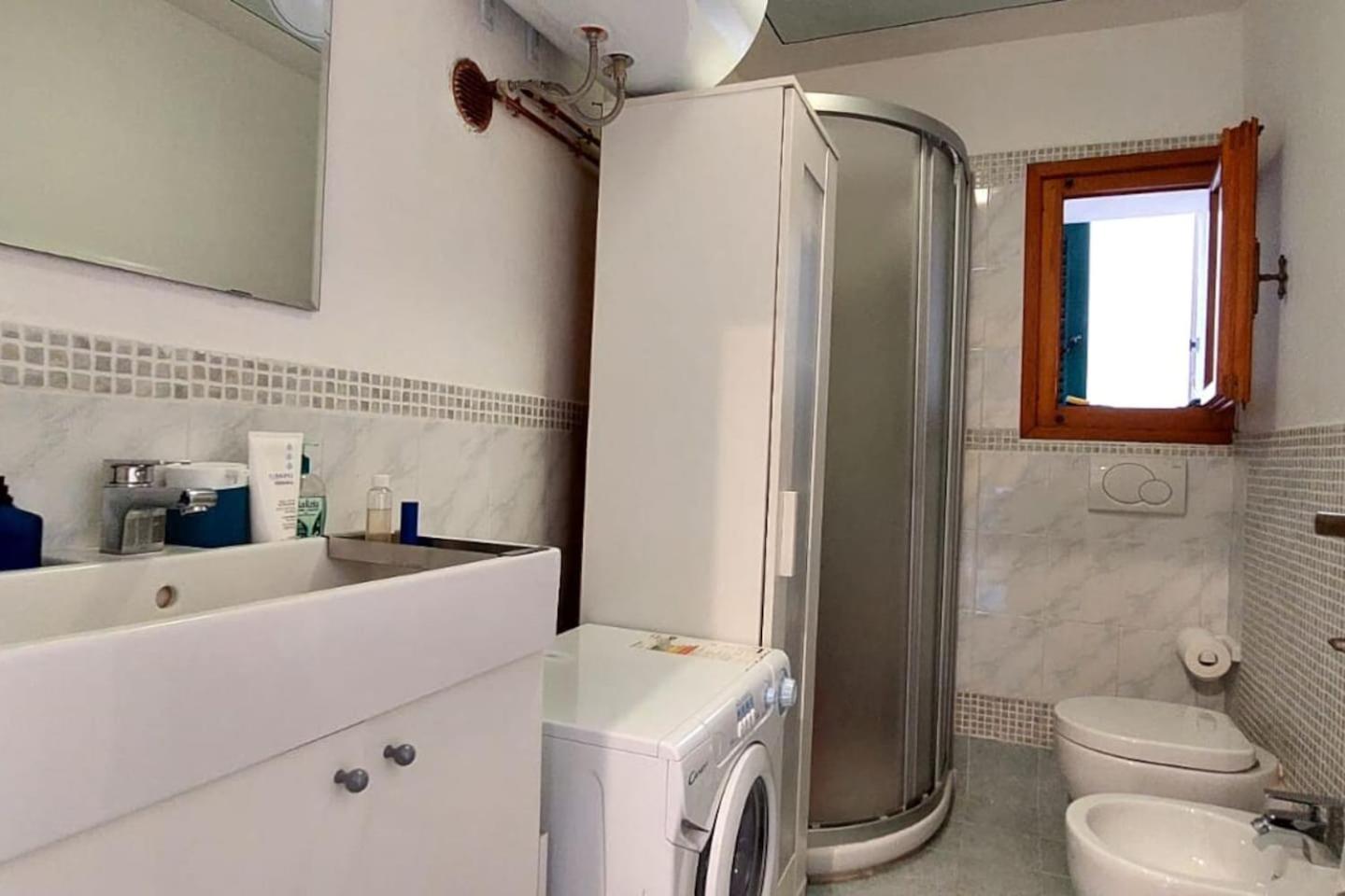Mare Toscano en Riparbella — bathroom