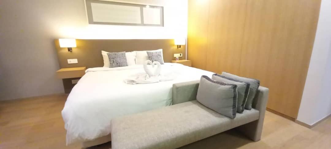 Perfect Apartment with Bathtub and Jacuzzi at 188 Suites