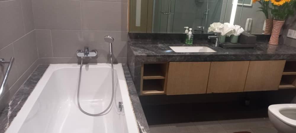 Perfect Apartment with Bathtub and Jacuzzi at 188 Suites