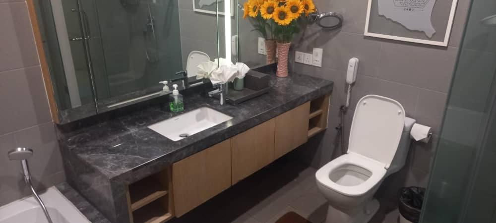 Perfect Apartment with Bathtub and Jacuzzi at 188 Suites