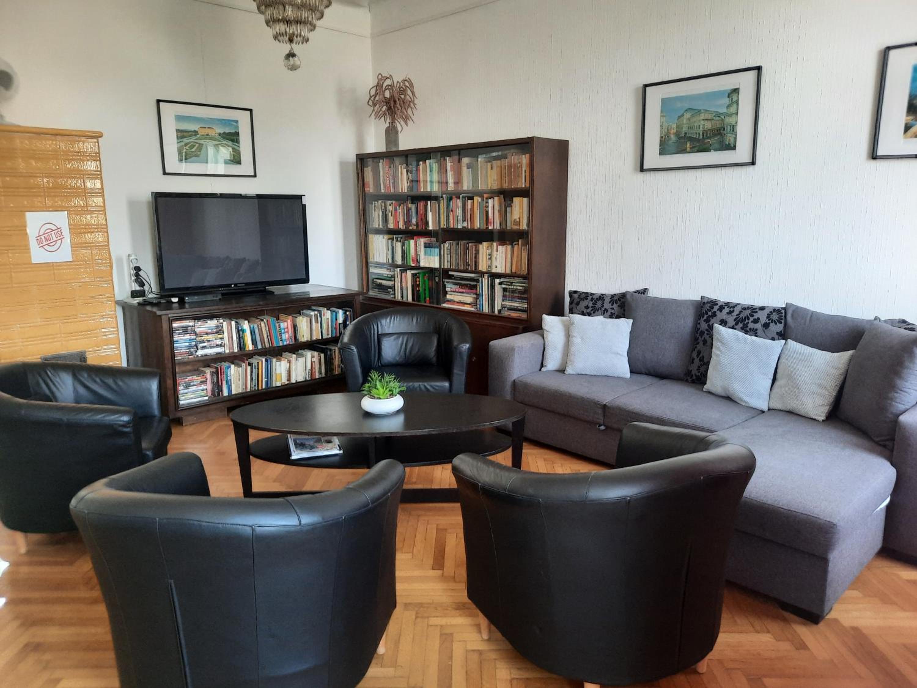 Family apartment with two bathrooms near to city center