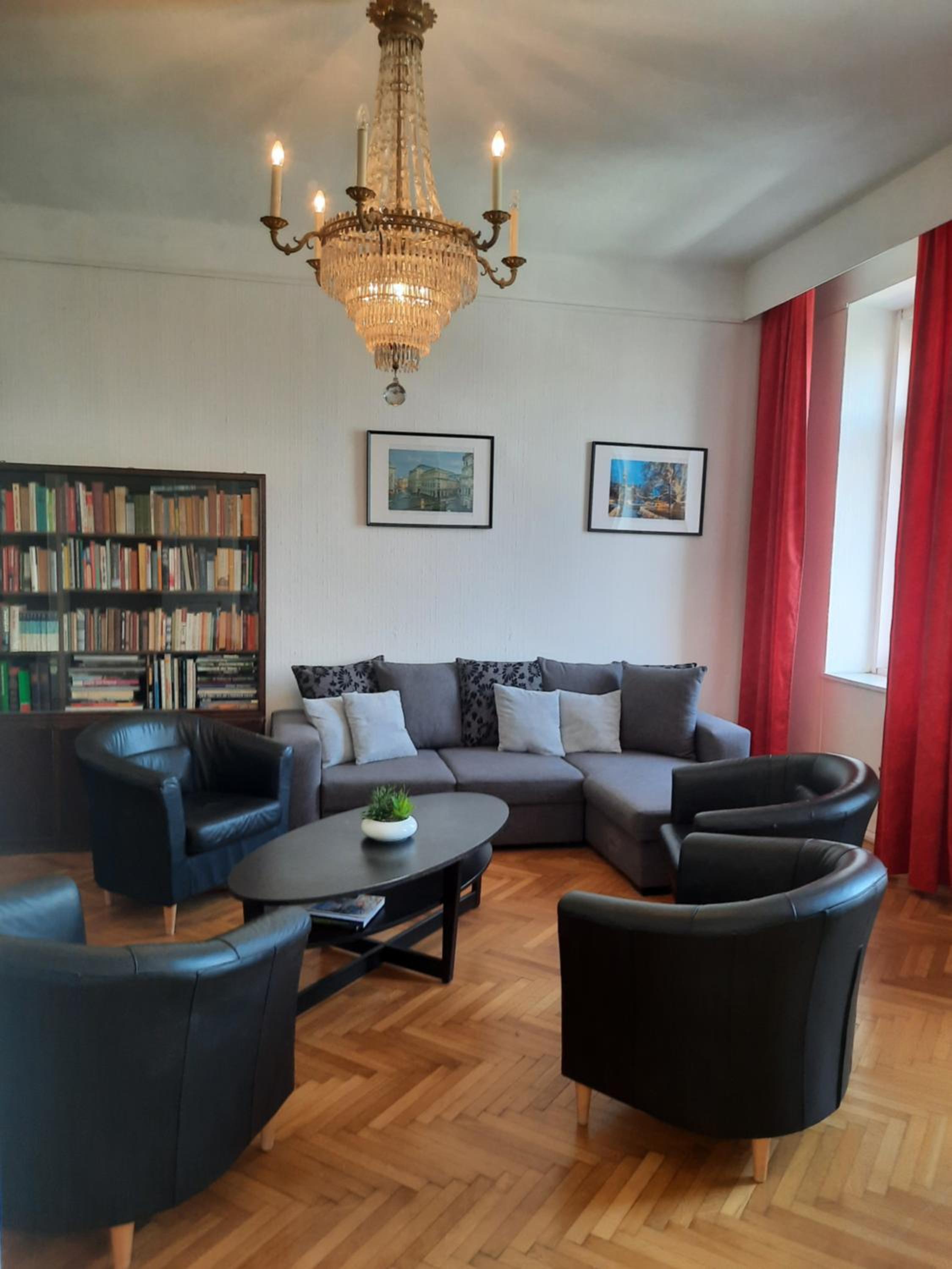 Family apartment with two bathrooms near to city center