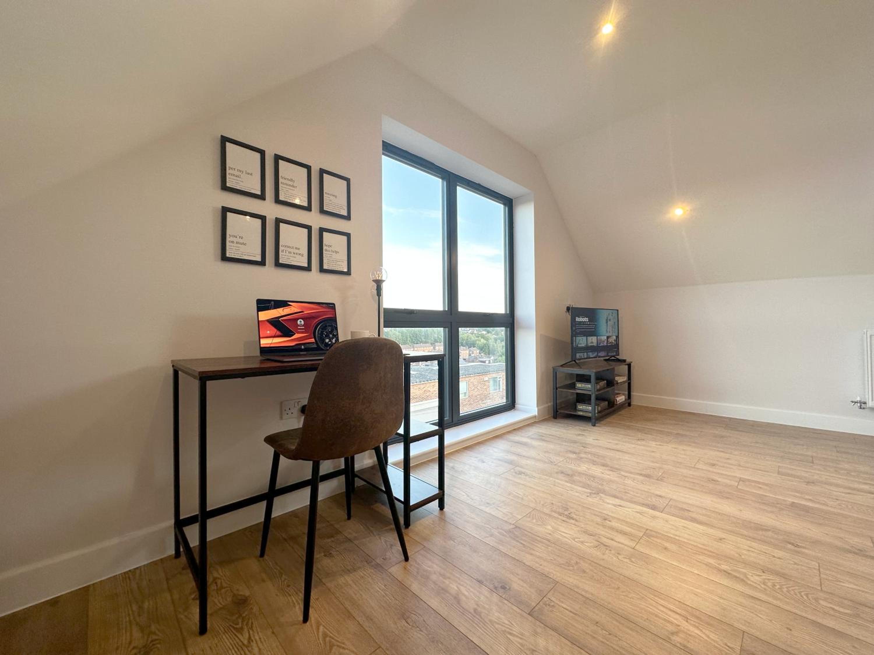 Stylish & Spacious Apartment view 5