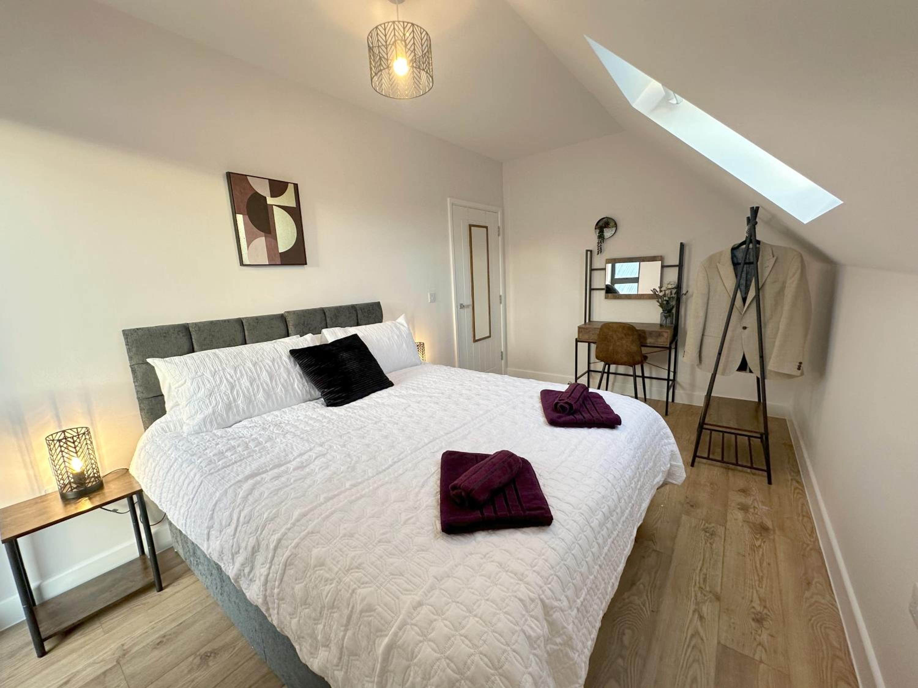 Stylish & Spacious Apartment view 3
