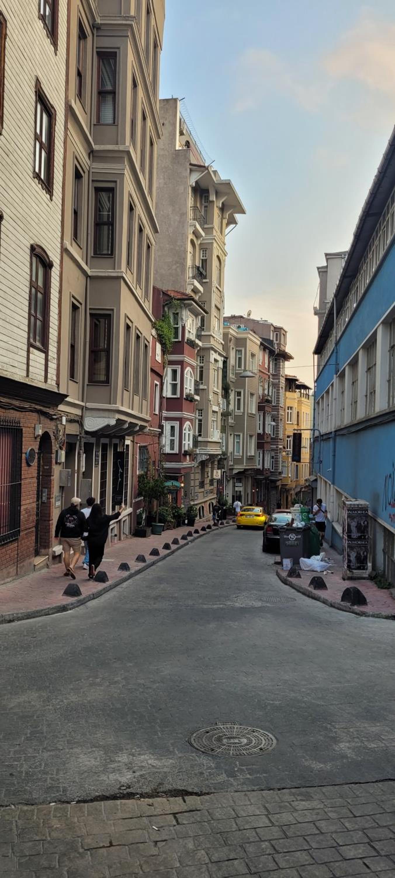 Stylish City Getaway-Explore the Urban Delights
