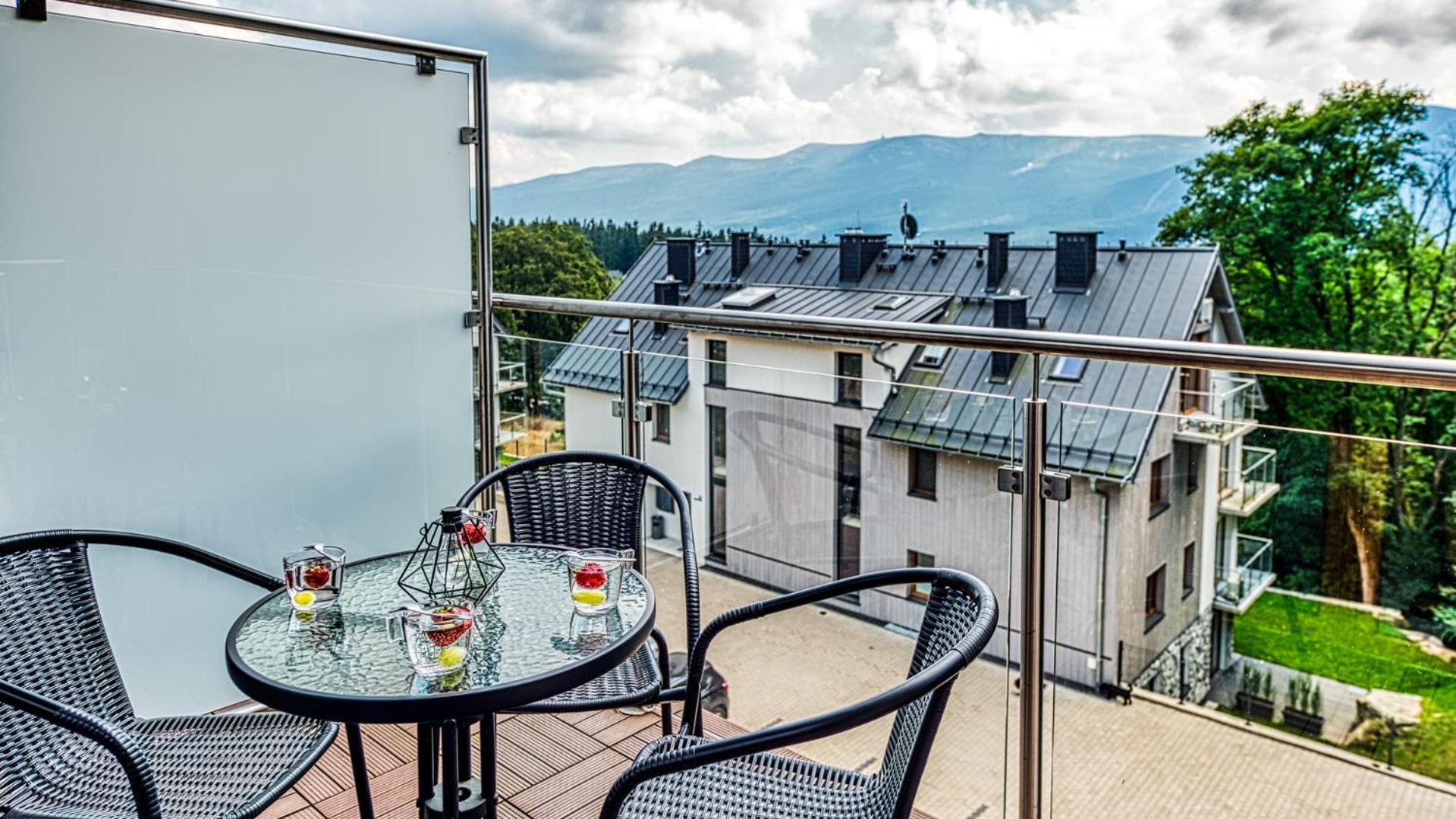 Apartamenty ROYAL APARTS Widok 800 - z panoramą gór