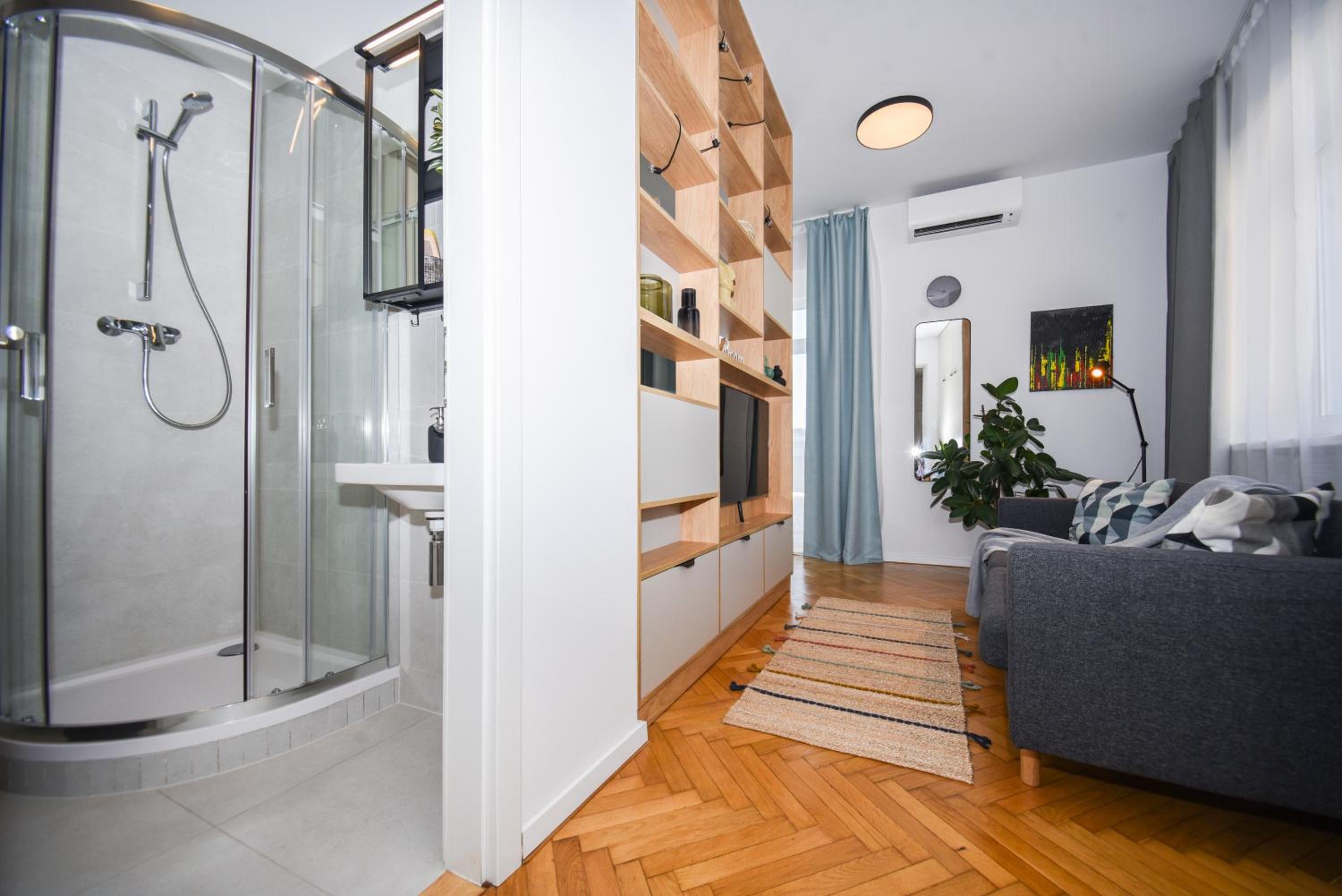 City Center Studio - Comfy & Modern view 4