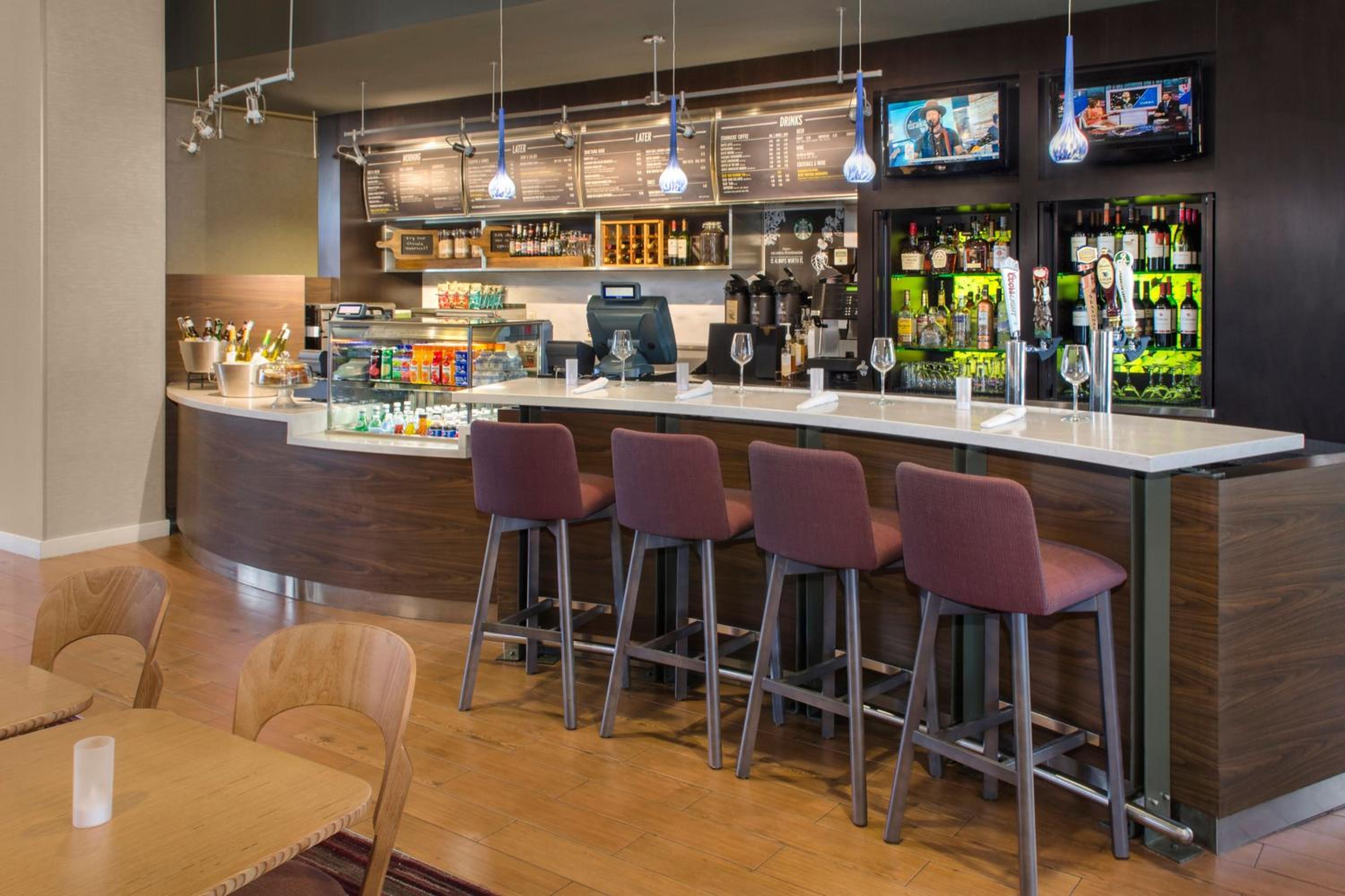 Elizabeth Vacations - Courtyard by Marriott Newark Elizabeth - Property Image 10