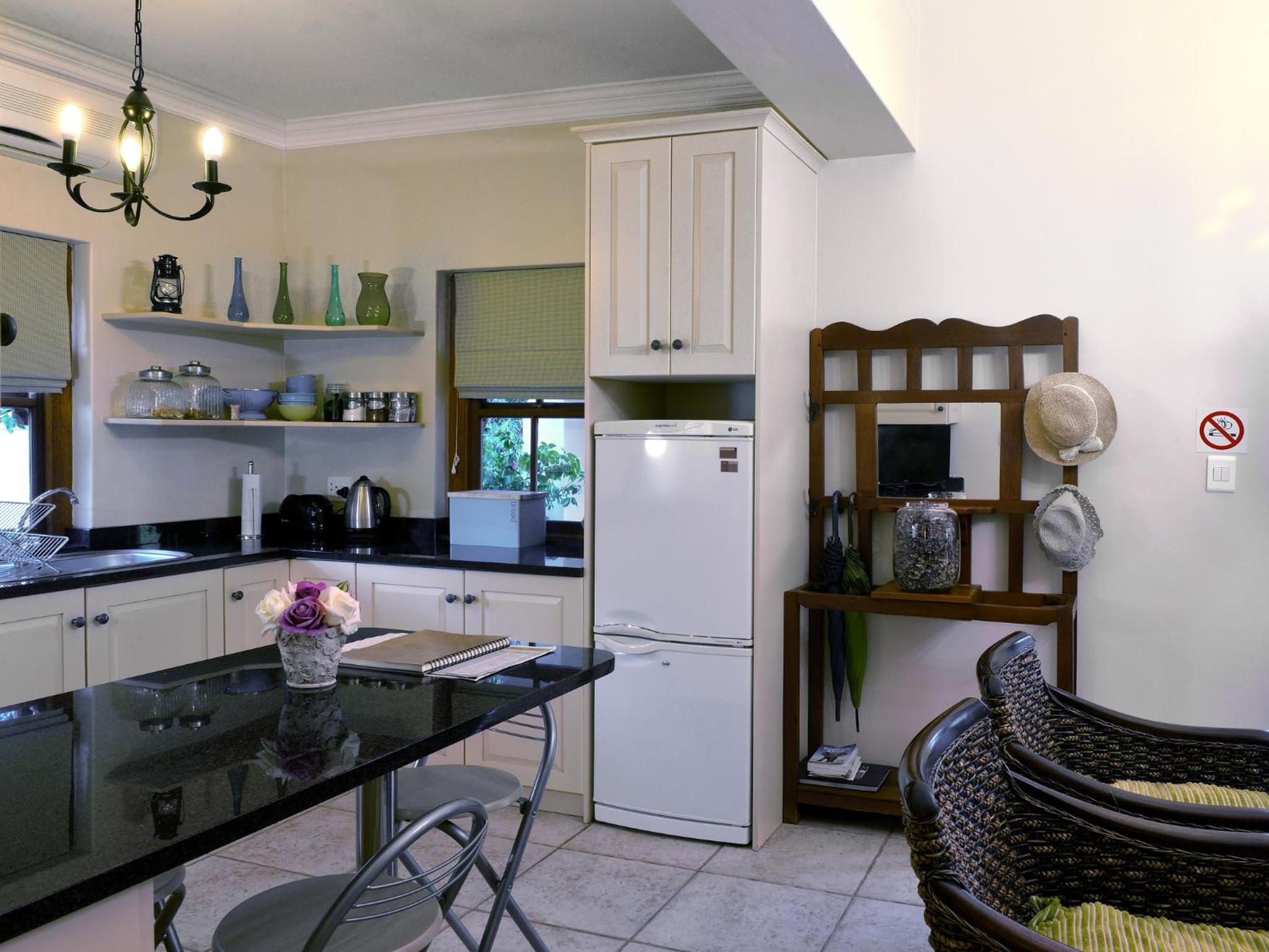 Petit Plaisir is a romantic self-catering cottage on the side of the village no2