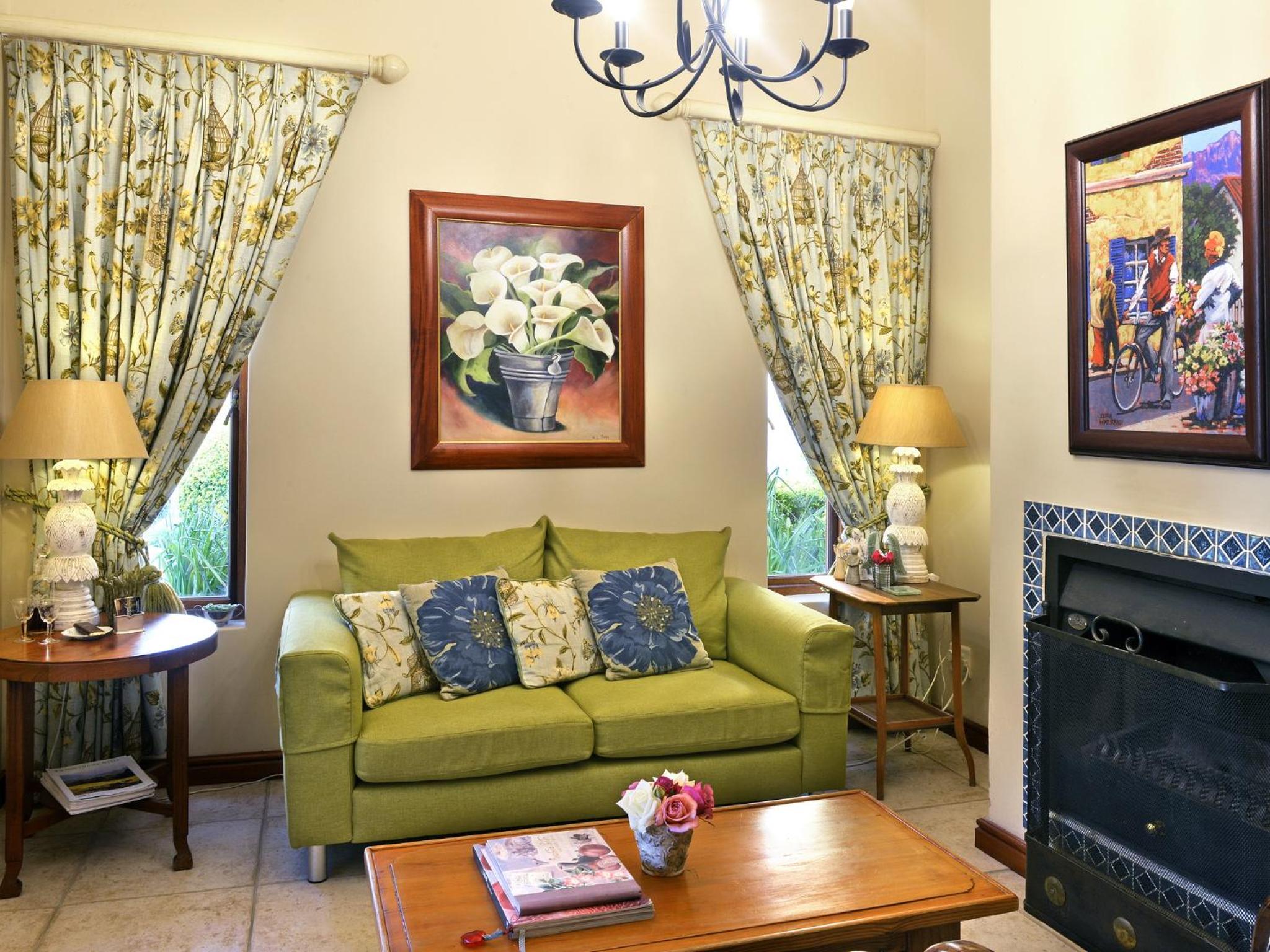 Petit Plaisir is a romantic self-catering cottage on the side of the village no2