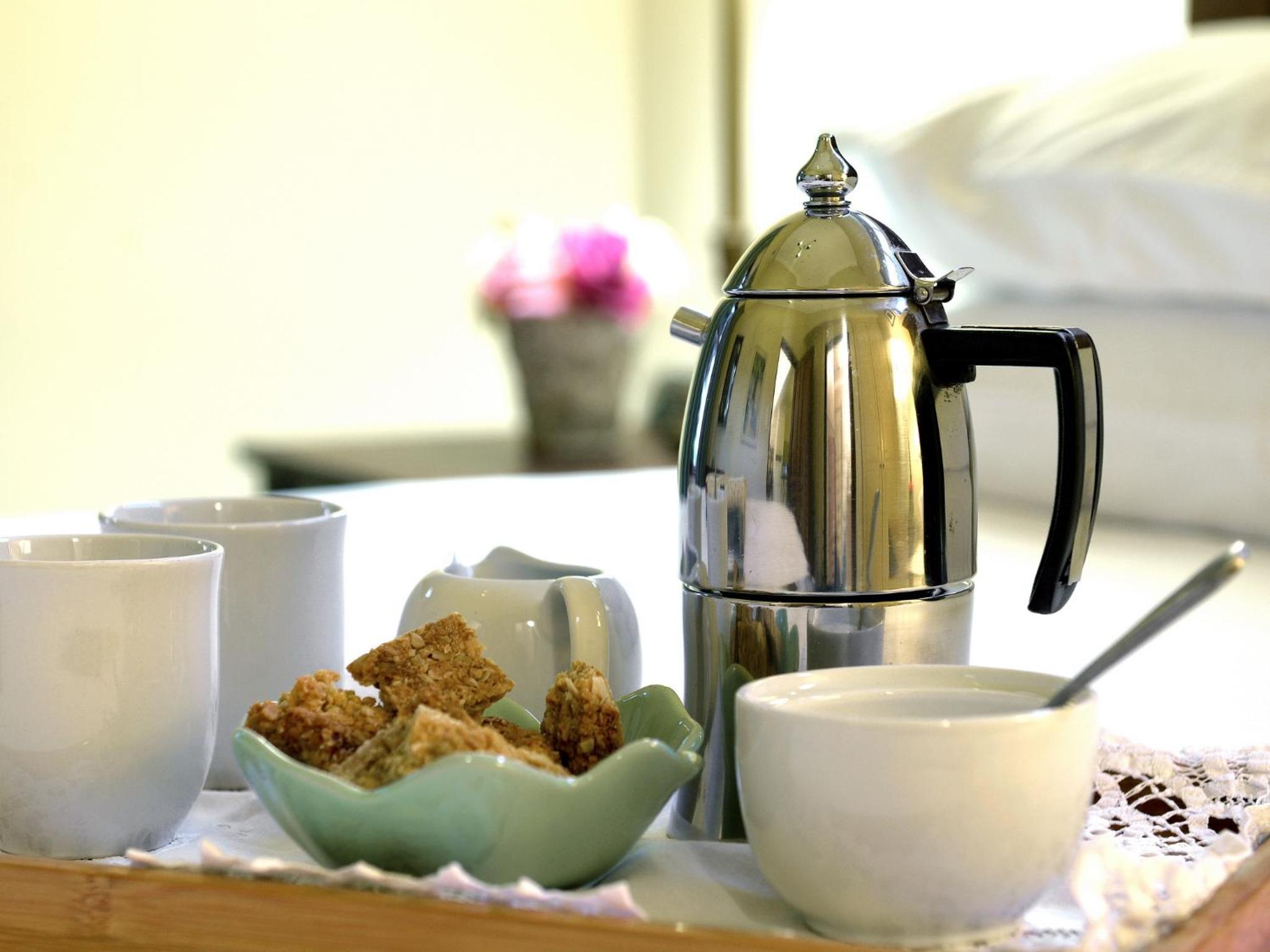 Petit Plaisir is a romantic self-catering cottage on the side of the village no2