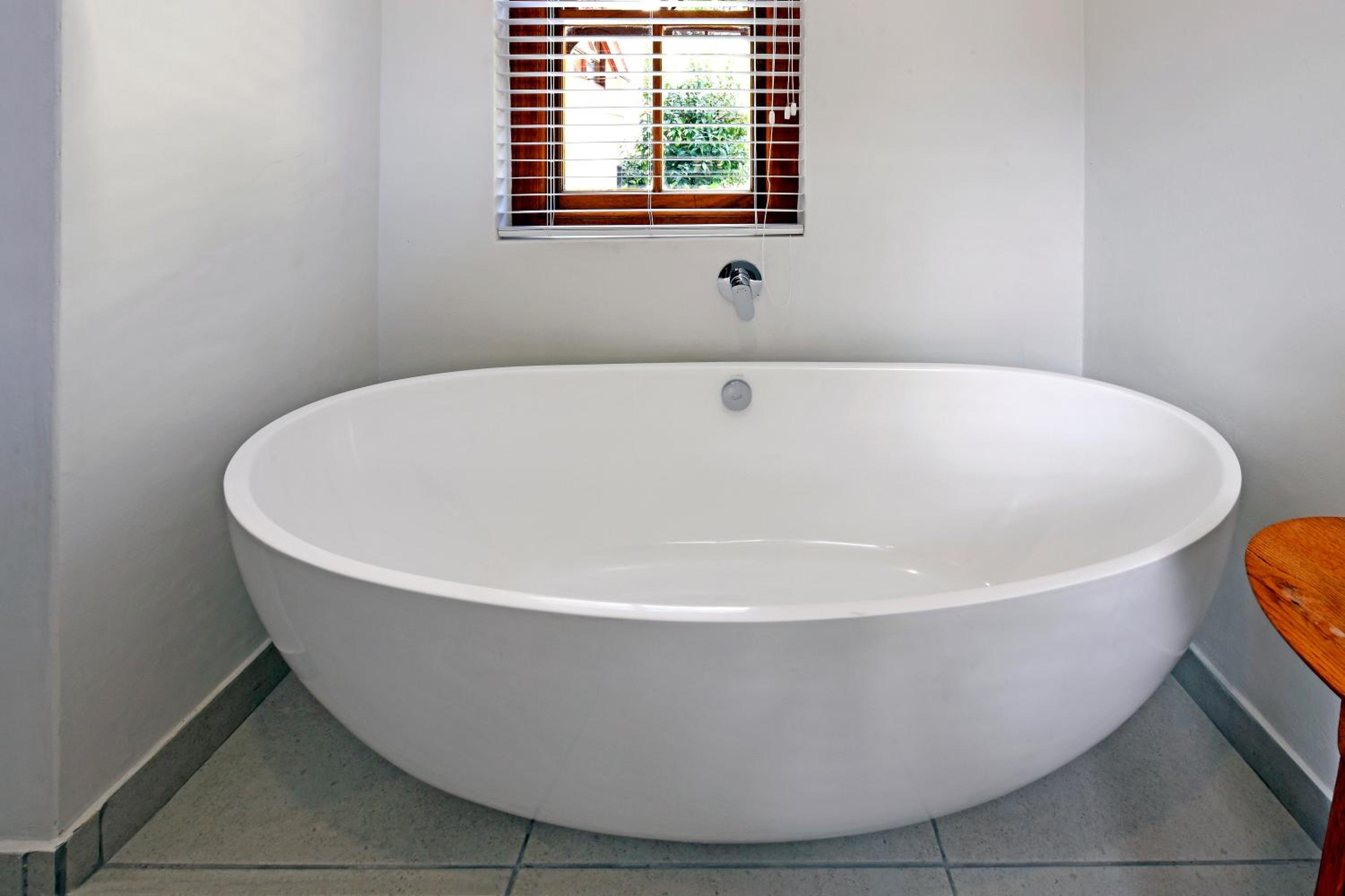 Petit Plaisir is a romantic self-catering cottage on the side of the village no2