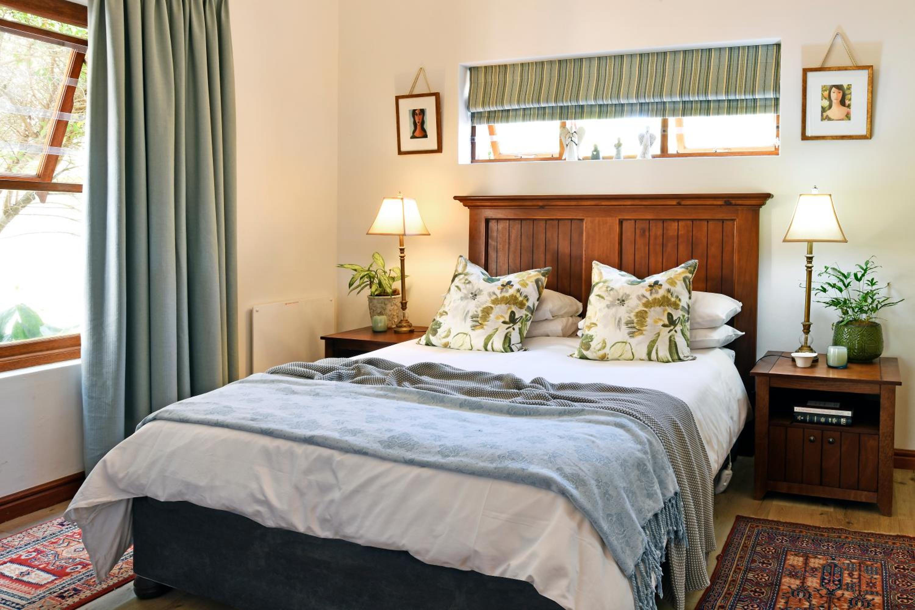 Petit Plaisir is a romantic self-catering cottage on the side of the village no2