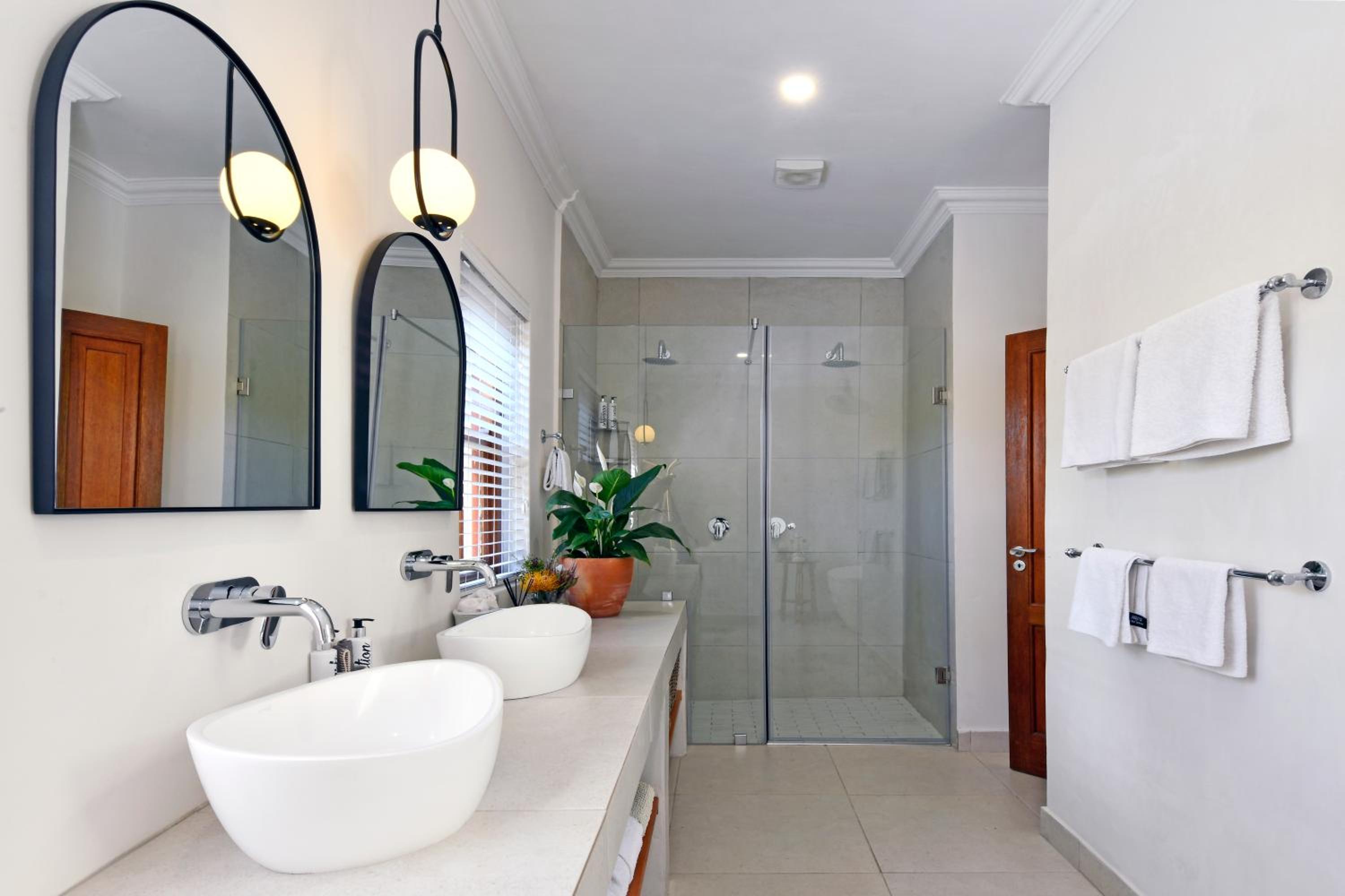 Petit Plaisir is a romantic self-catering cottage on the side of the village no2
