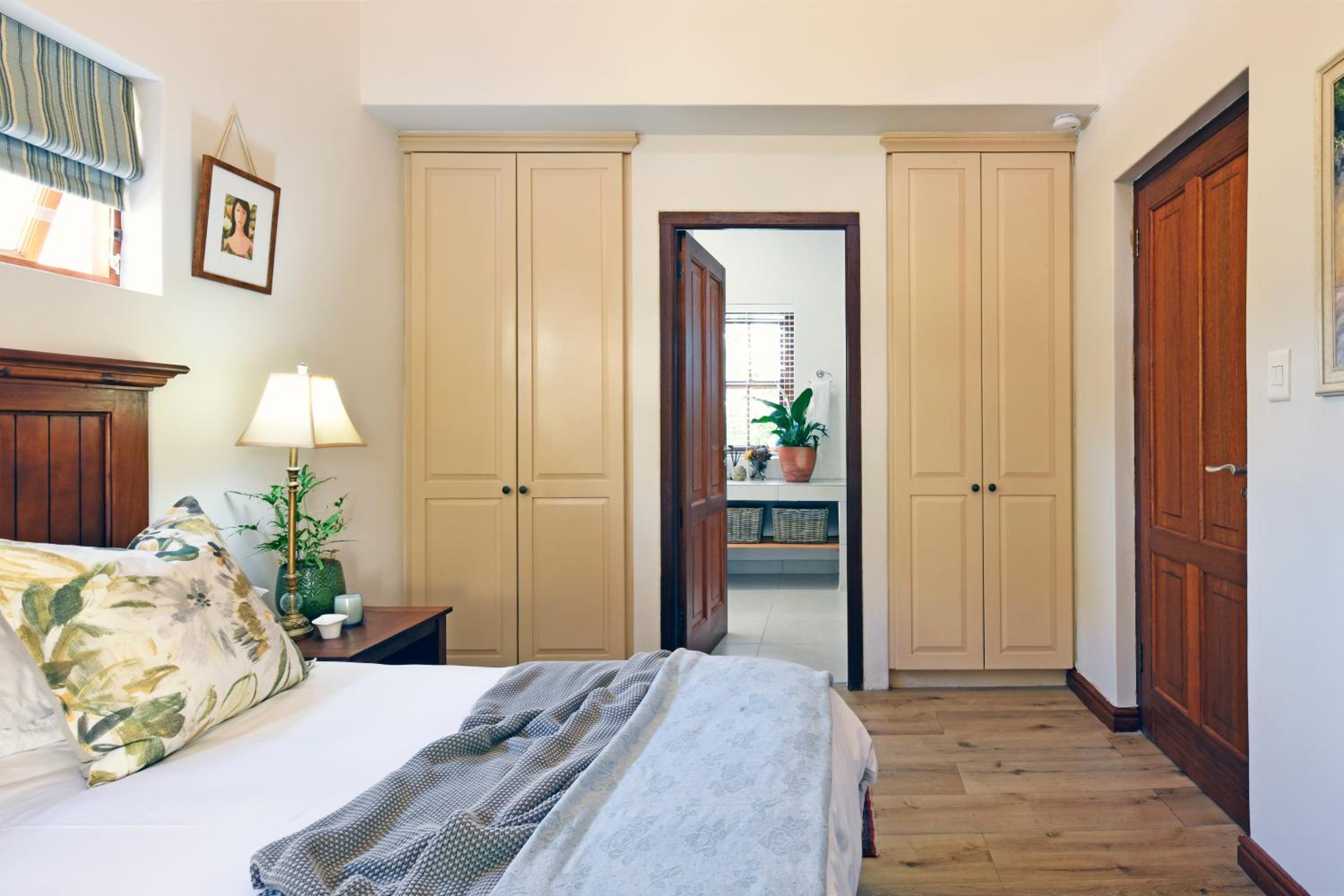 Petit Plaisir is a romantic self-catering cottage on the side of the village no2