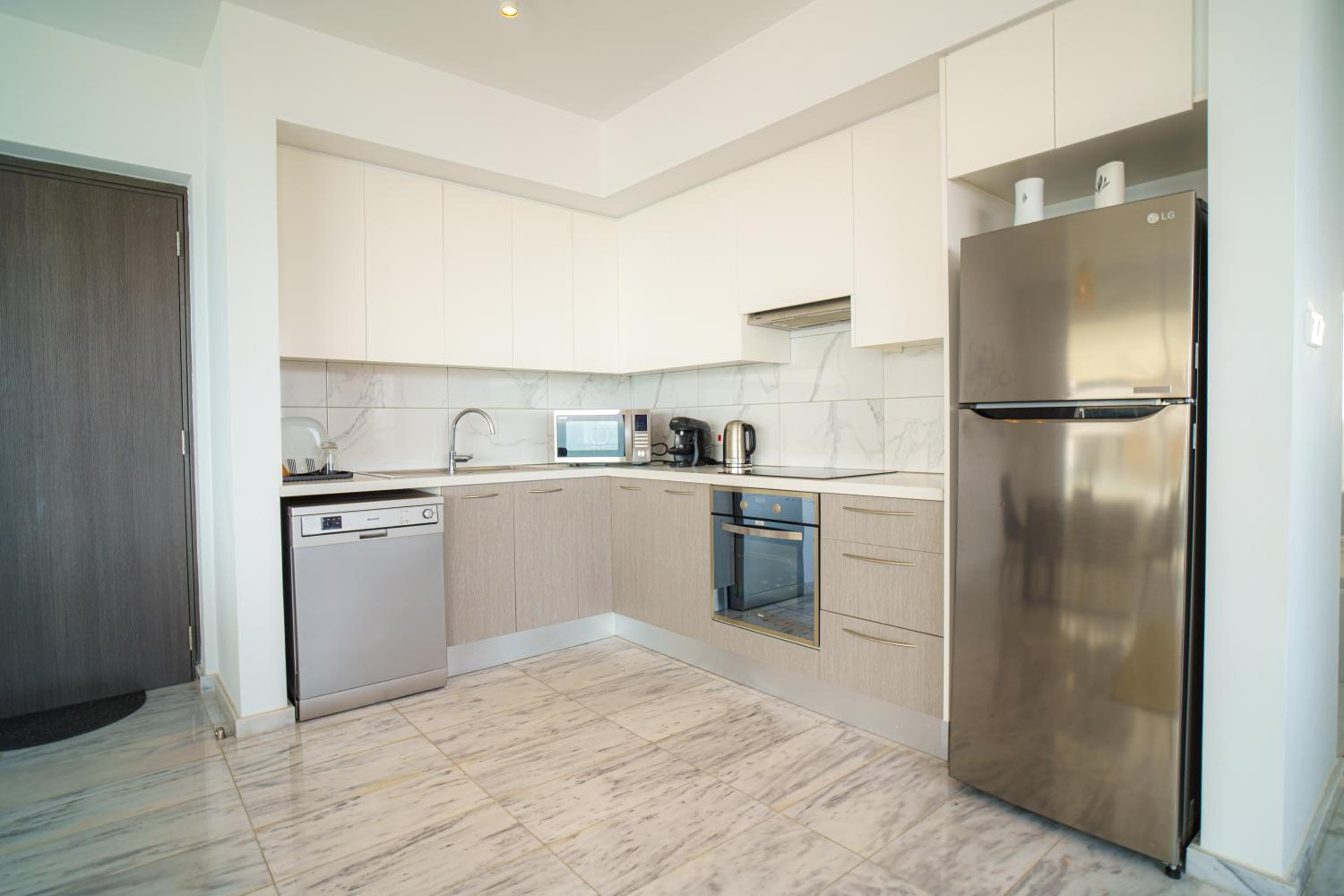 Seaview Pearl in Mackenzie with Pool & Jacuzzi