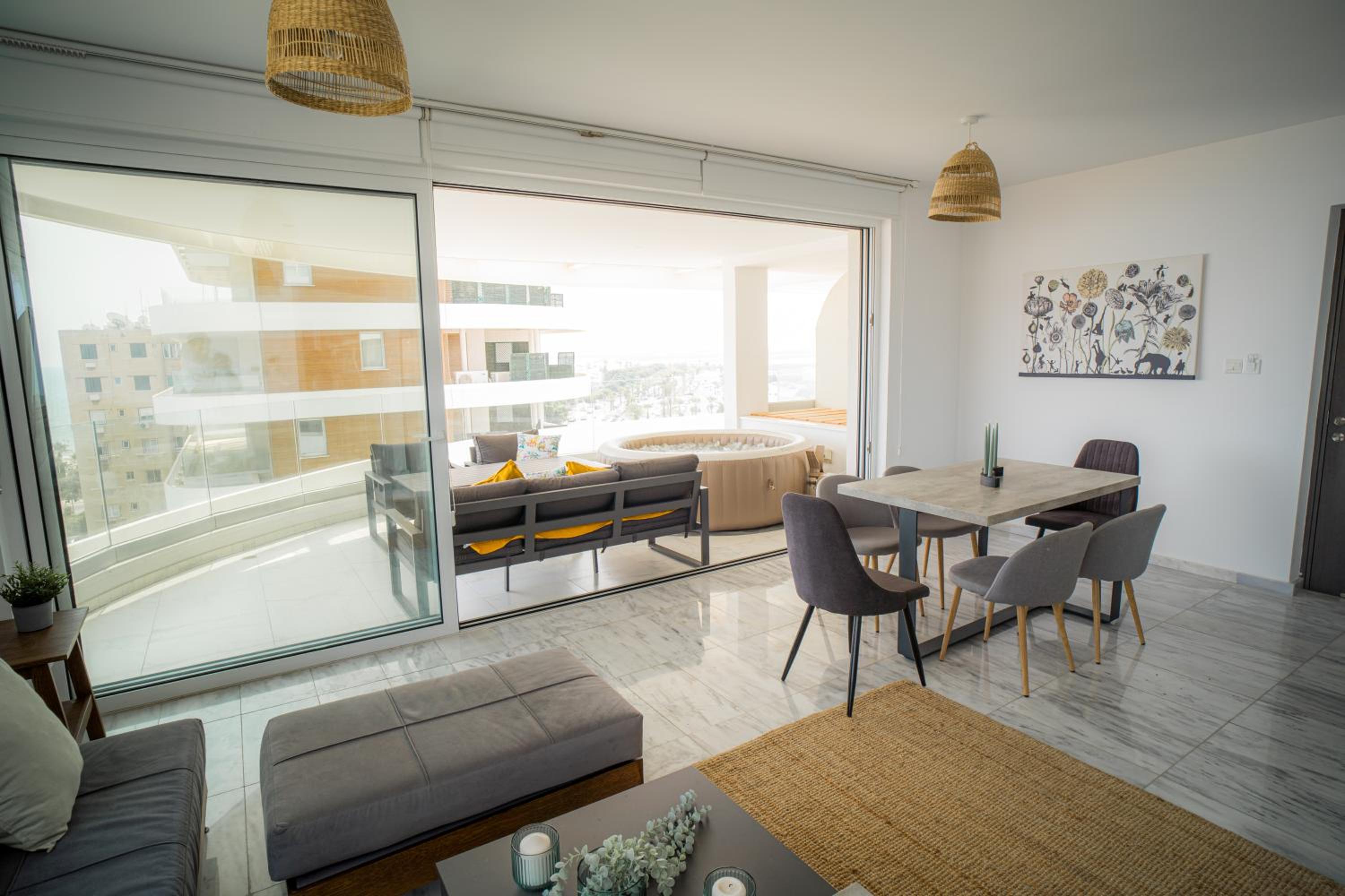 Seaview Pearl in Mackenzie with Pool & Jacuzzi