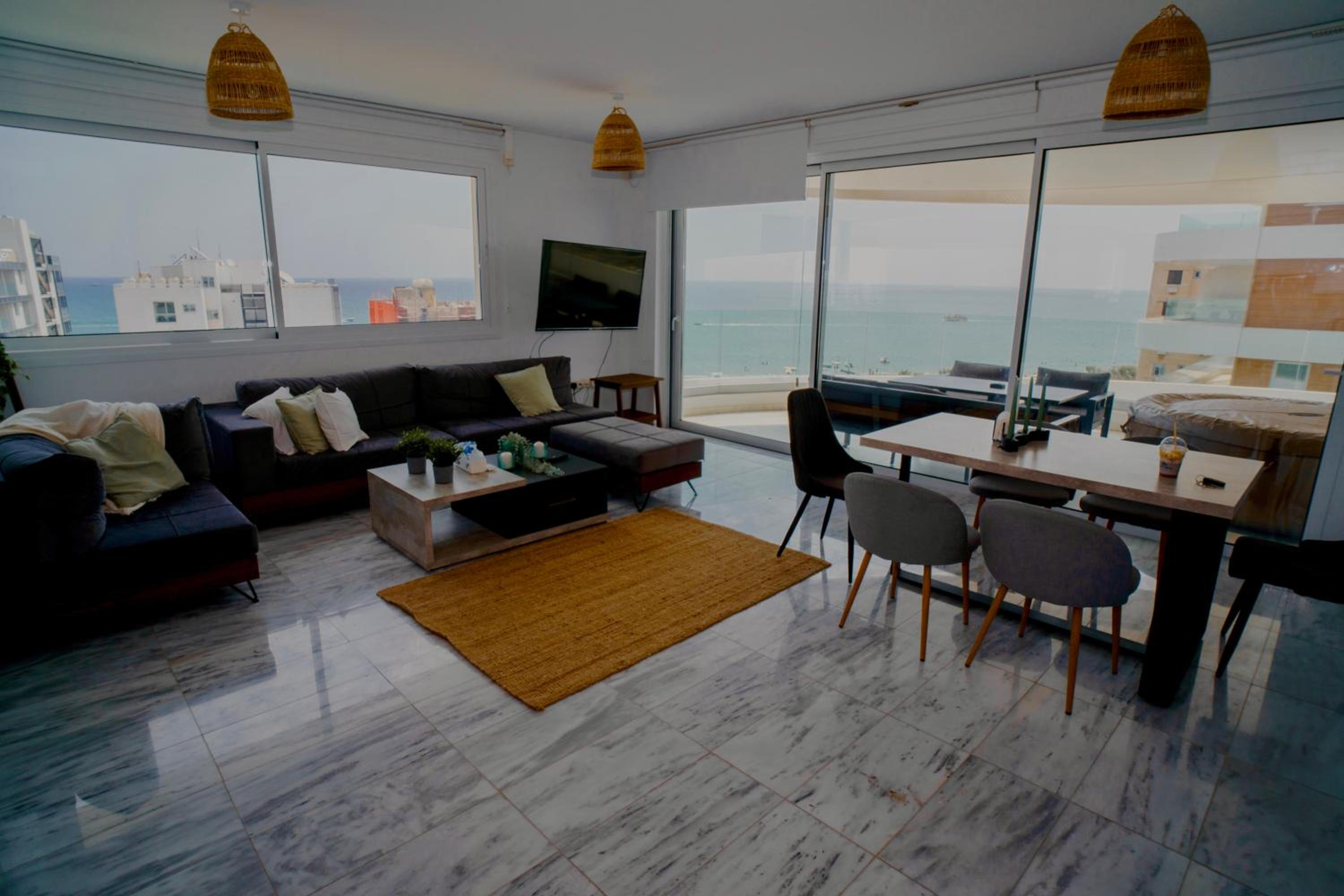 Seaview Pearl in Mackenzie with Pool & Jacuzzi
