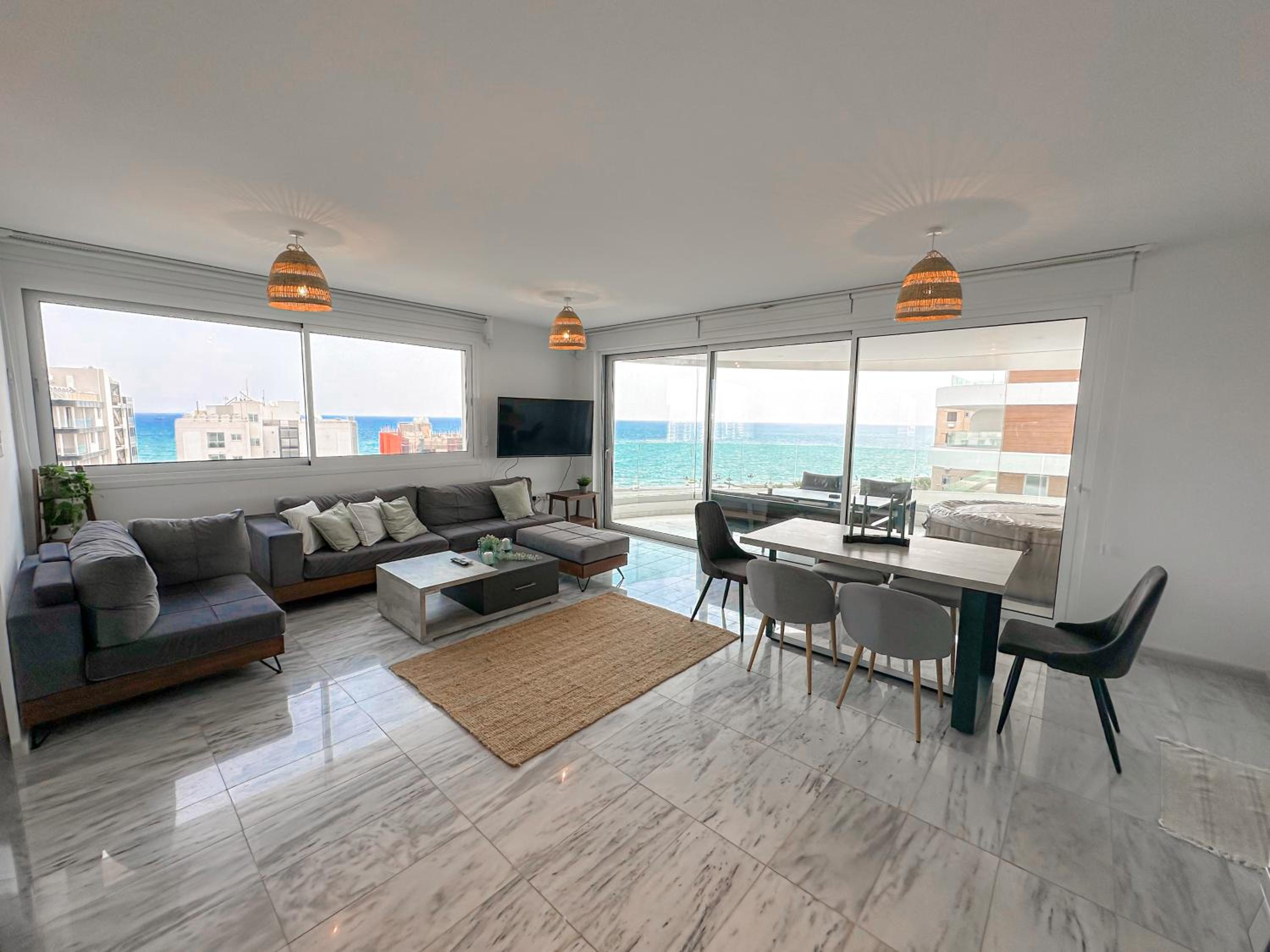 Seaview Pearl in Mackenzie with Pool & Jacuzzi