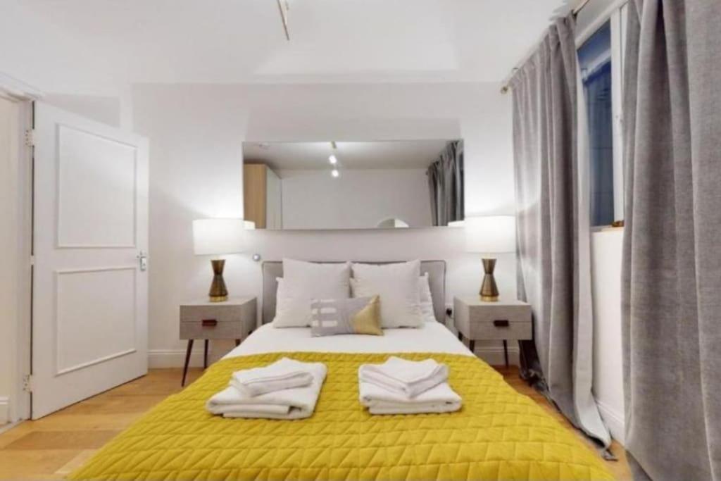 Stunning Hyde Park Home, Ground Floor Maisonette, Duplex, near Tube Metro Stations