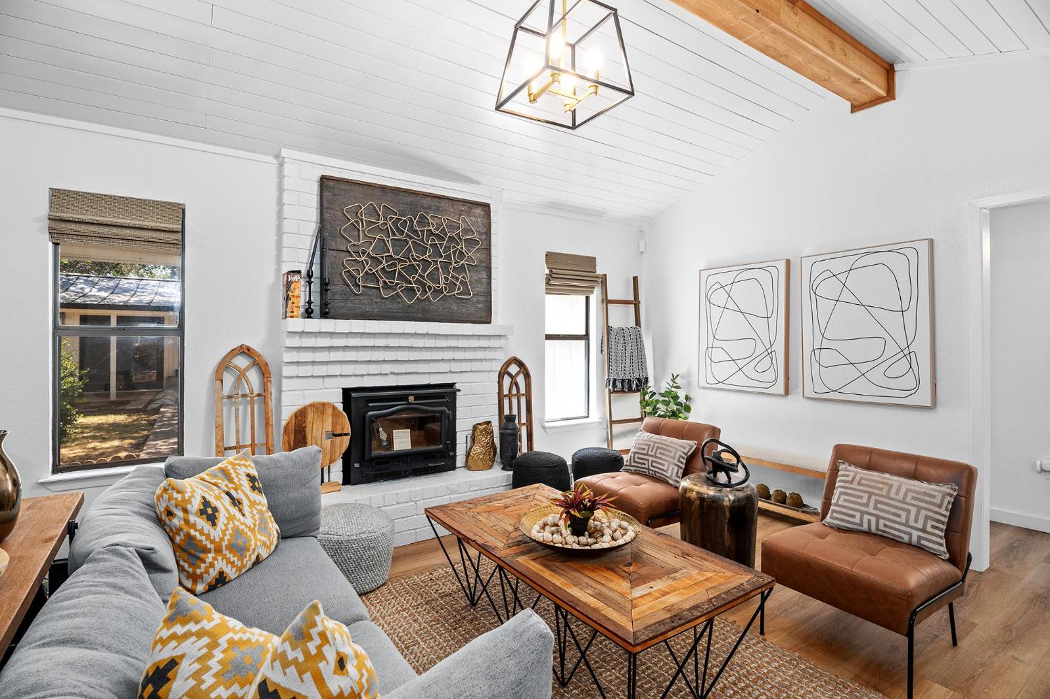 Gorgeous Haus with Outdoor Bar Room and Fire pit! view 4