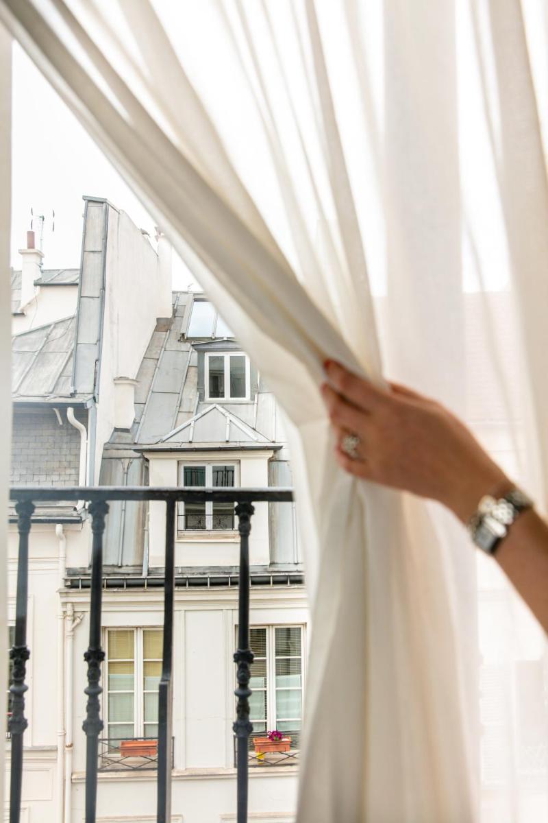 Snob Hotel 33