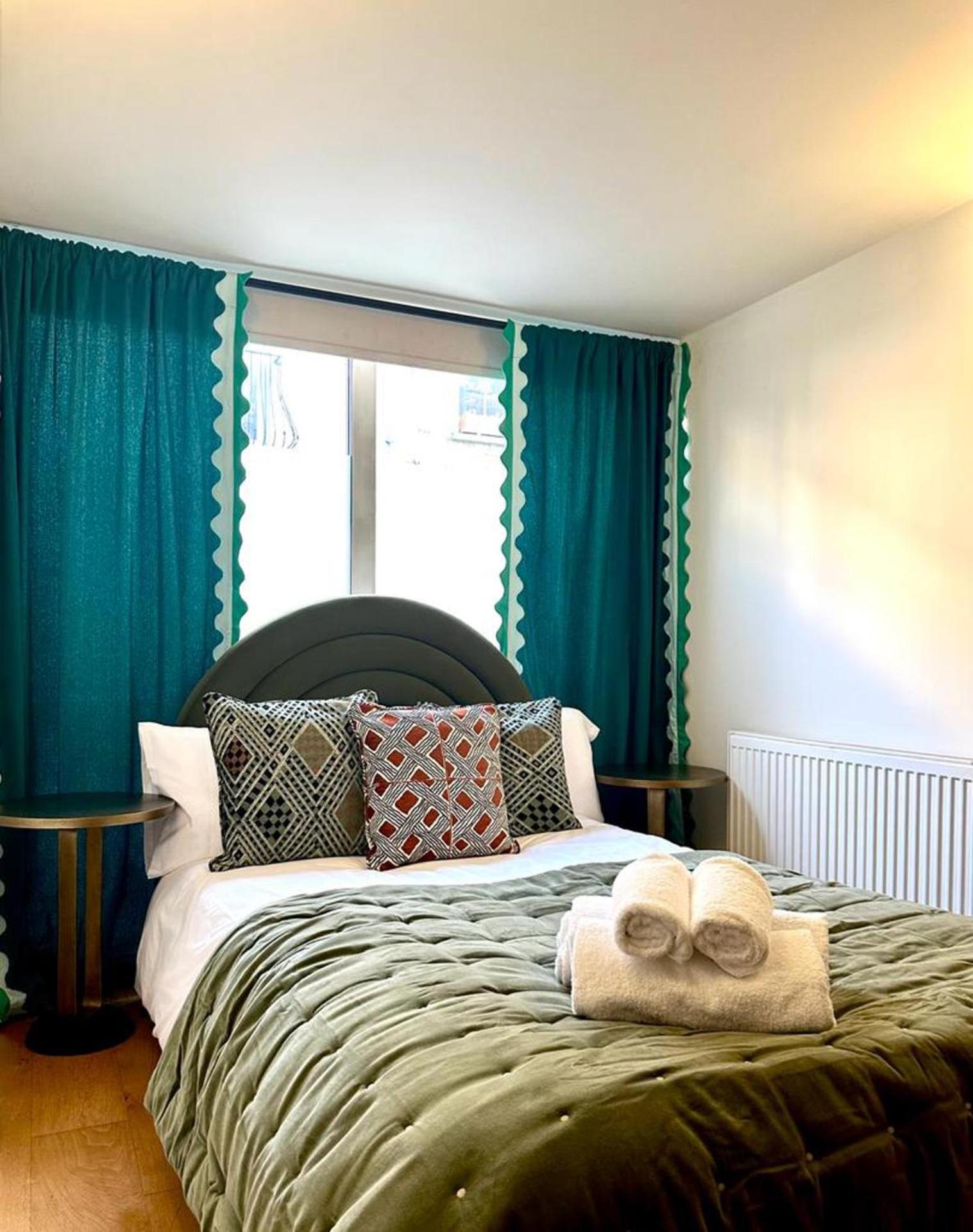 3 bdrm Notting Hill Mews house - 2 balconies