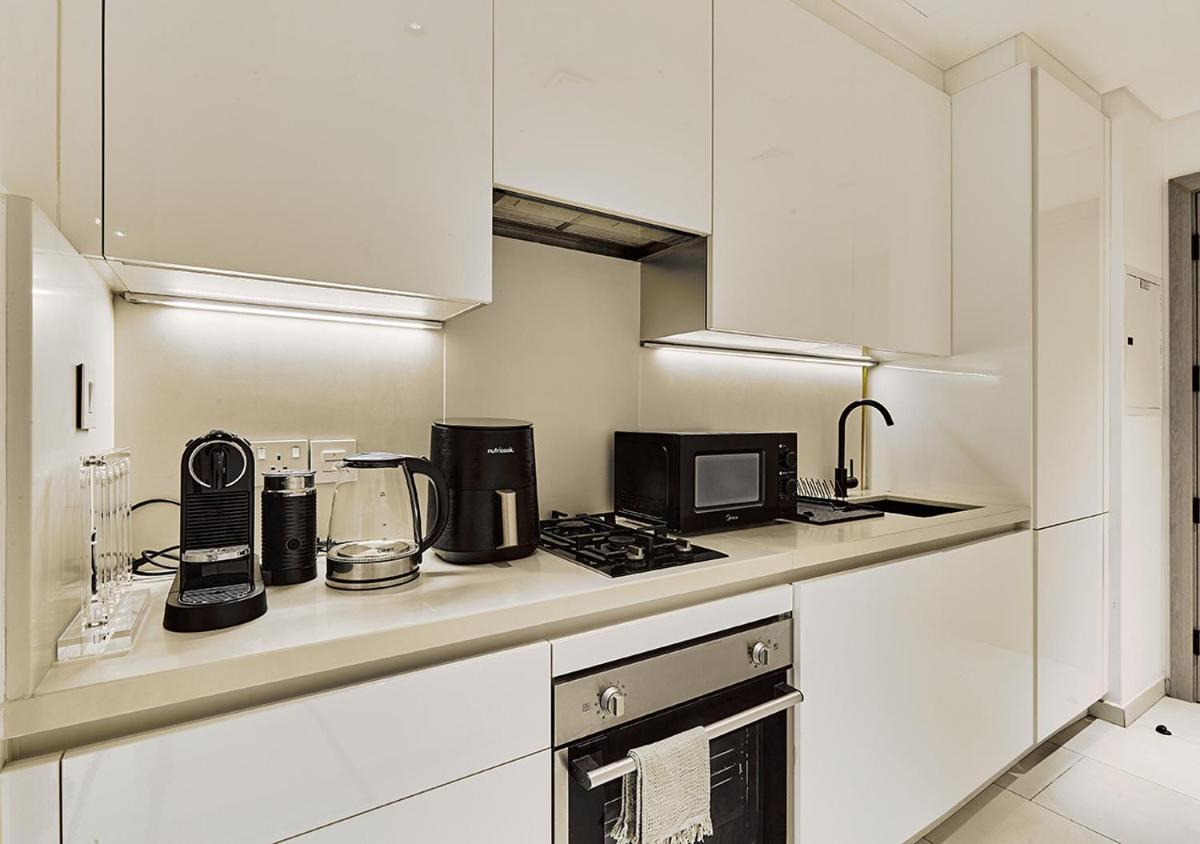 Luxury Studios with Burj Khalifa & Canal View in Downtown - Marquise Square Tower