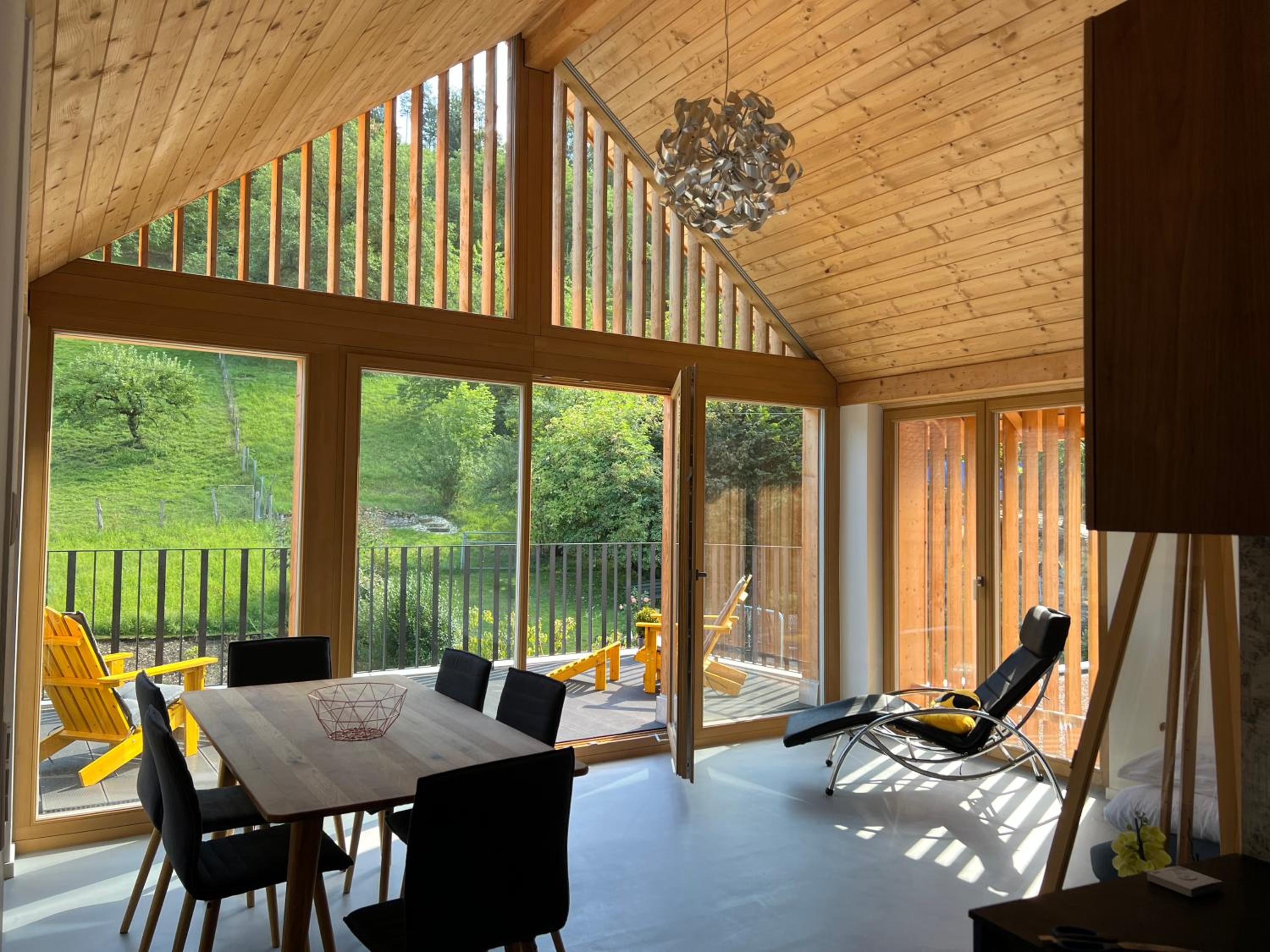 MARYS family friendly Apartments,VISIT RHINE FALLS for FREE if you stay 2 nights, SOHO 95m2 2-Bedrooms 2nd floor & SOUTH BEACH 105m2 3-Bedrooms & LOFT 115m