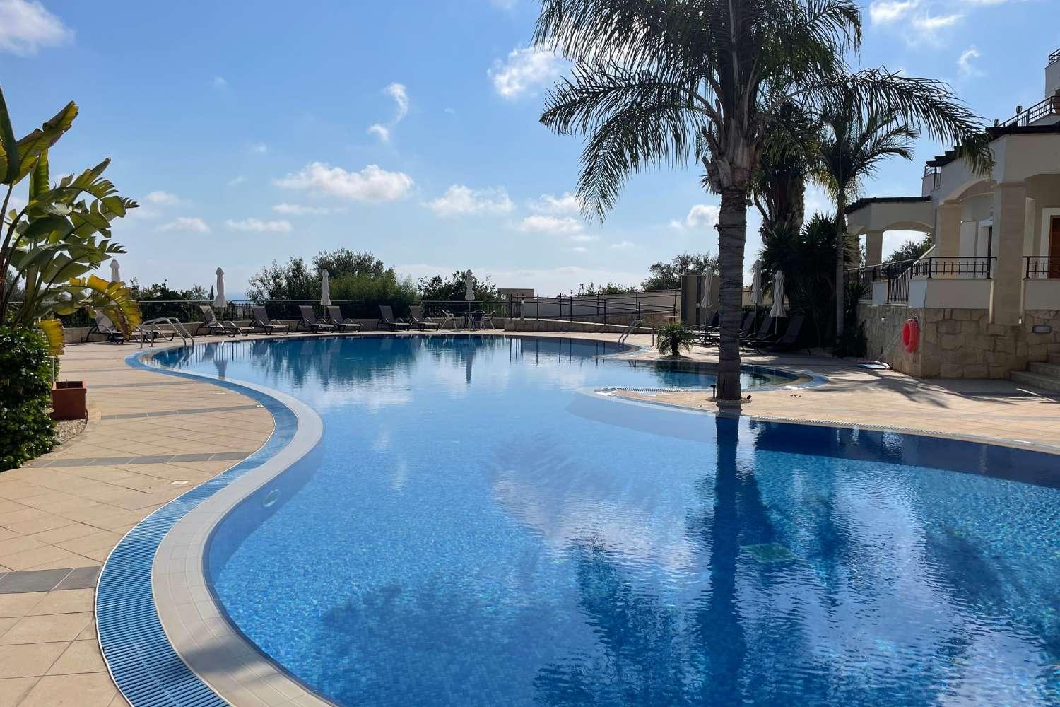 Eleona's Royal Gardens By Yiota - Luxury 2 Bed Apartment in Exclusive Complex