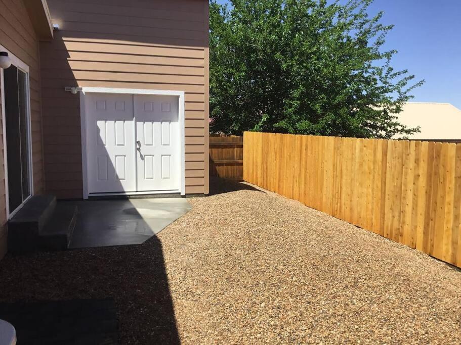 AntelopeCanyonHouse w VIEW offering Deals for two couples pets okay view 3