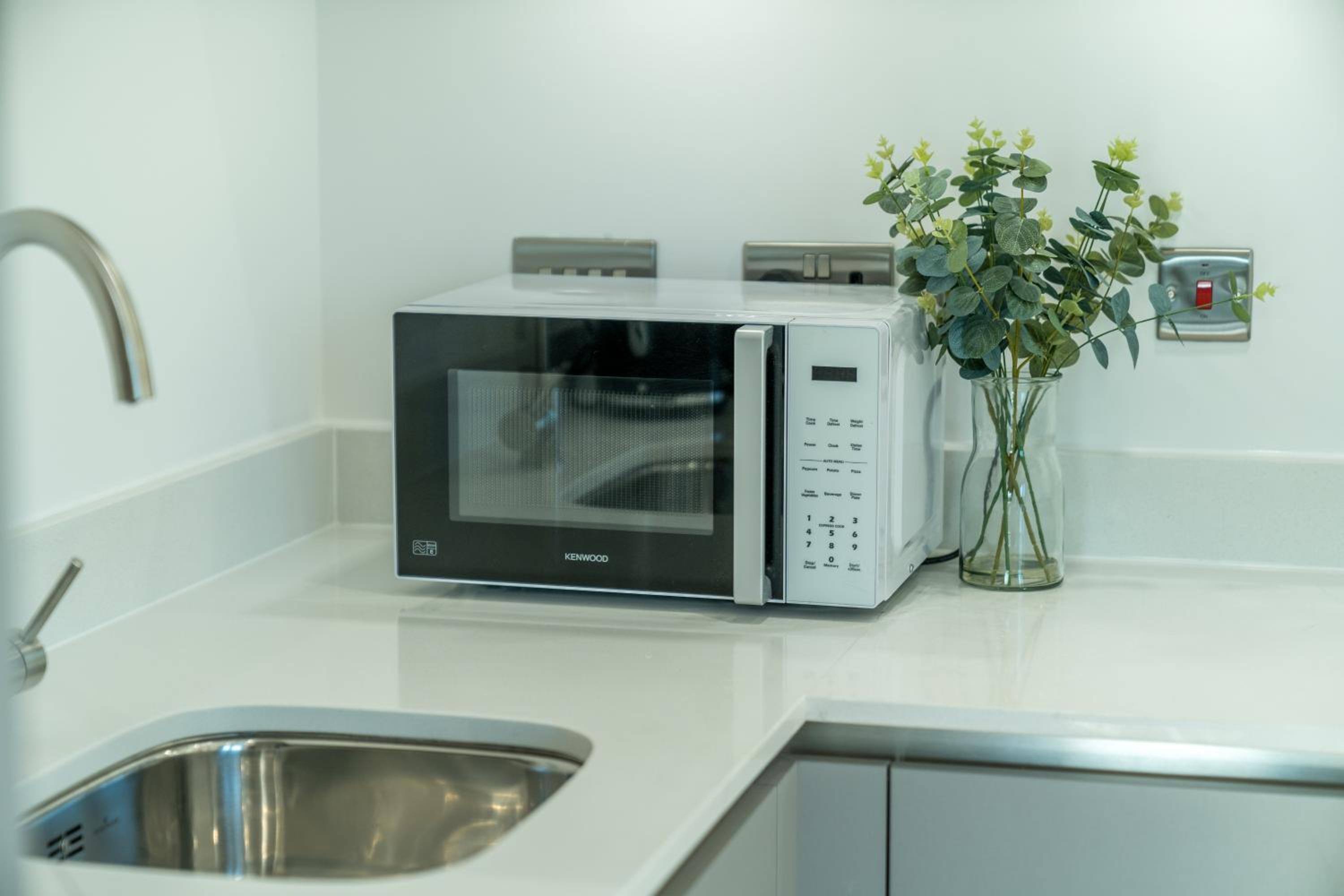 Skyvillion - London River Thames Top Floor Apartments by Woolwich Ferry, Mins to London ExCel, O2 Arena , London City Airport with Parking