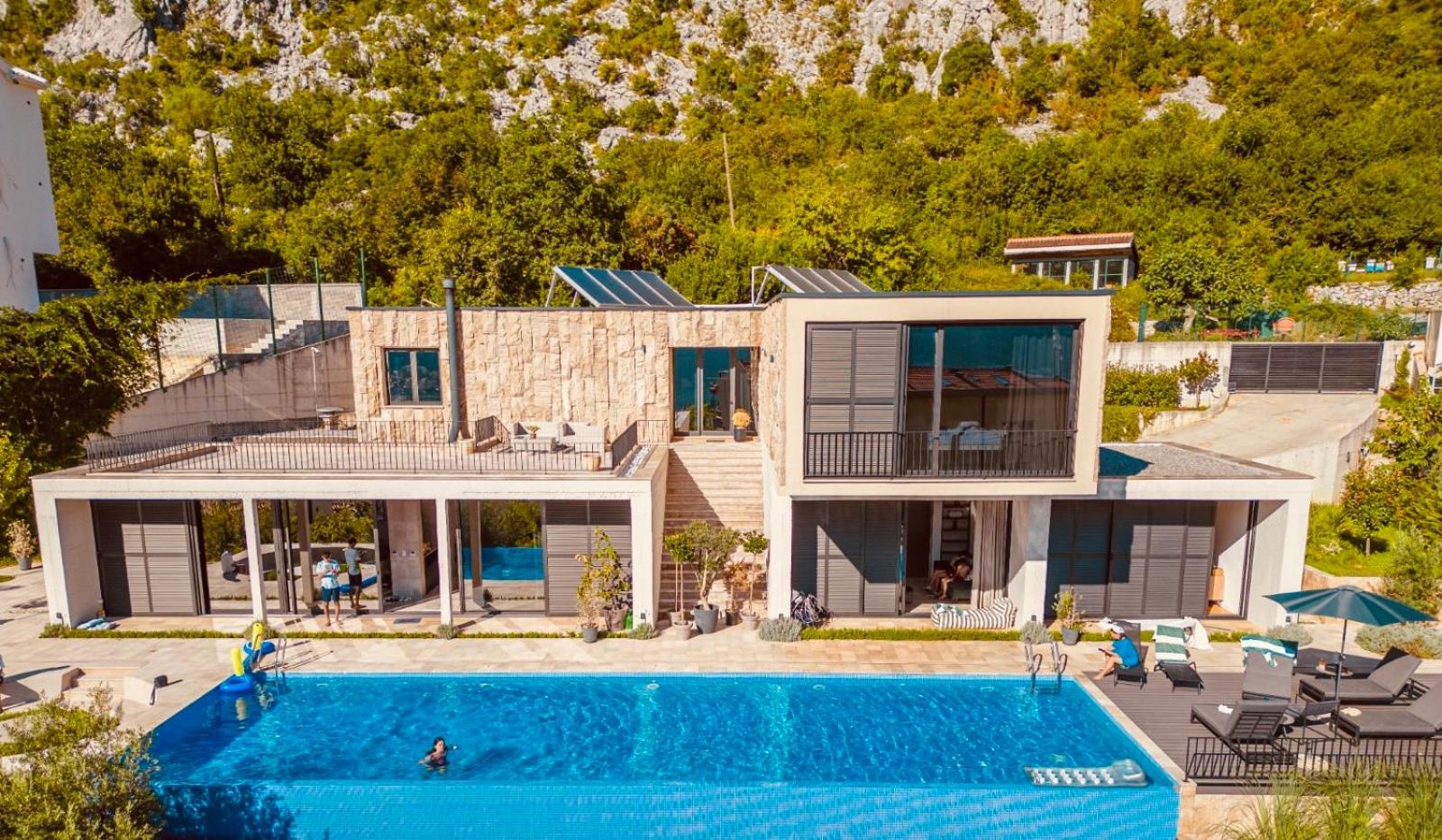 Villa Invicta with 17m pool and bay view photo 3