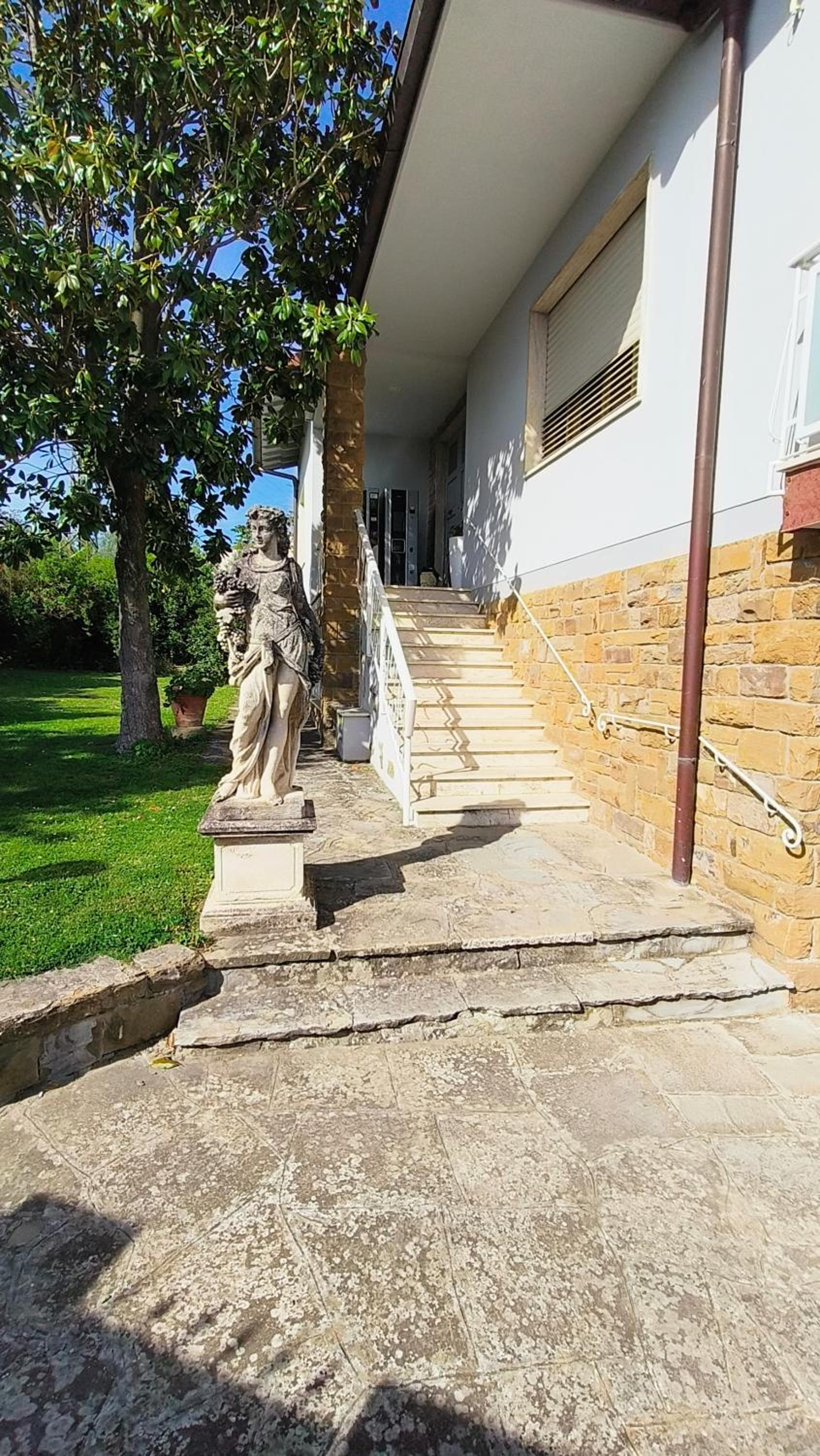 Villa Le Statue