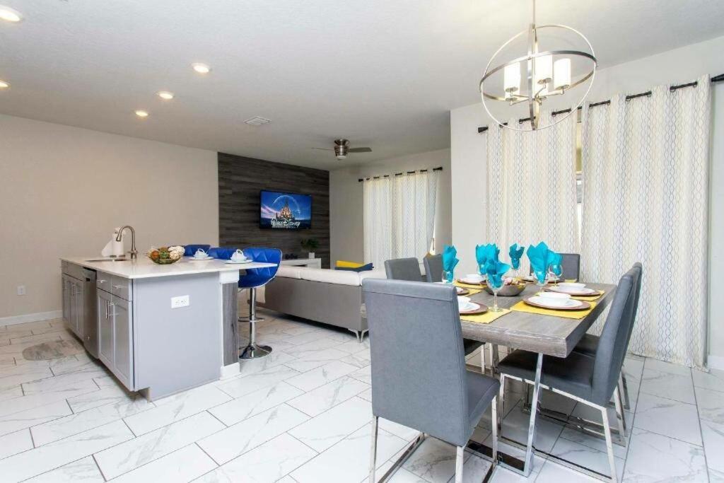 Gorgeous Stay 4BR3BA with Heated Pool BBQ Grill view 5