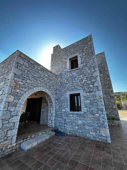 Cliffside Cozy Villa w/ Seaviews
